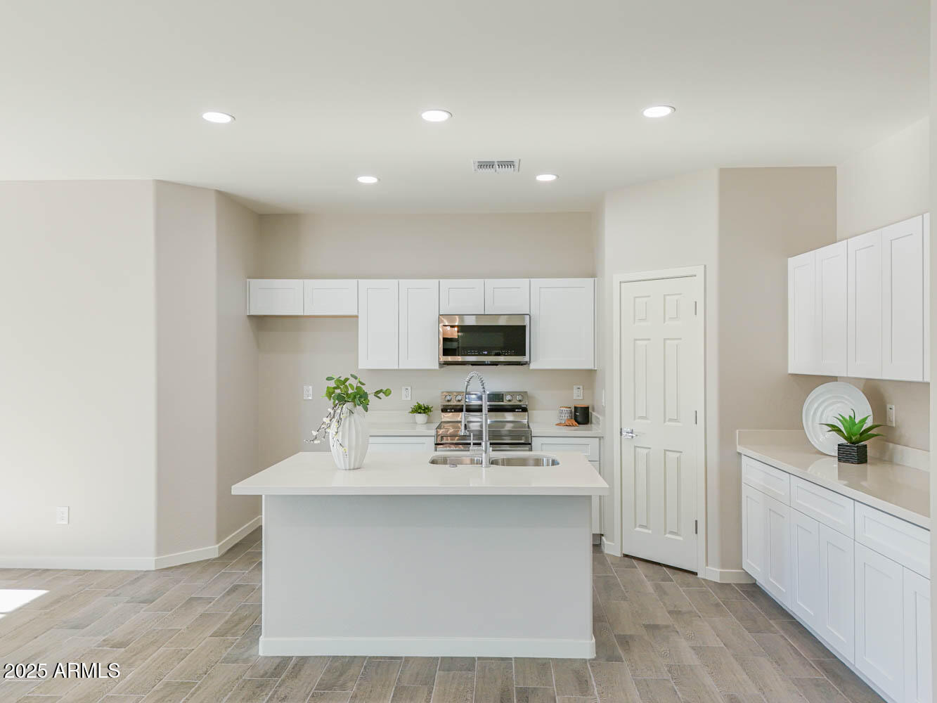 9125 W REVENTON Drive