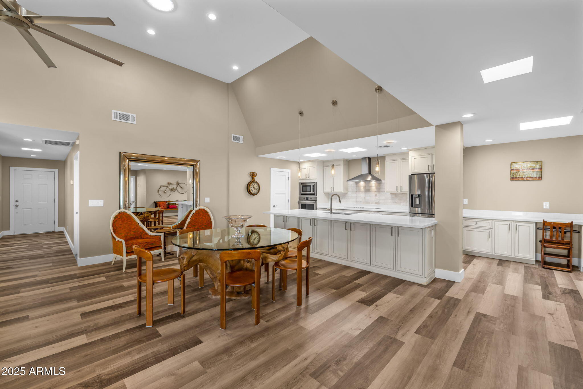 2530 E OREGON Avenue