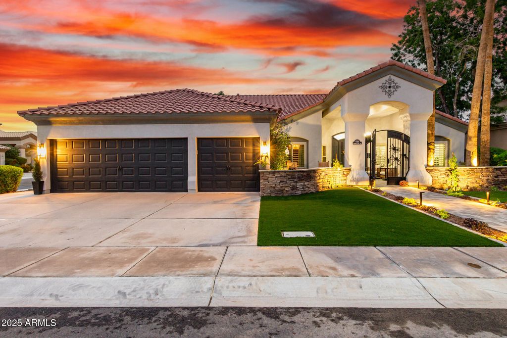 Photo of 1302 N Mission Cove Lane, Gilbert, AZ 85234 (MLS # 6932061)