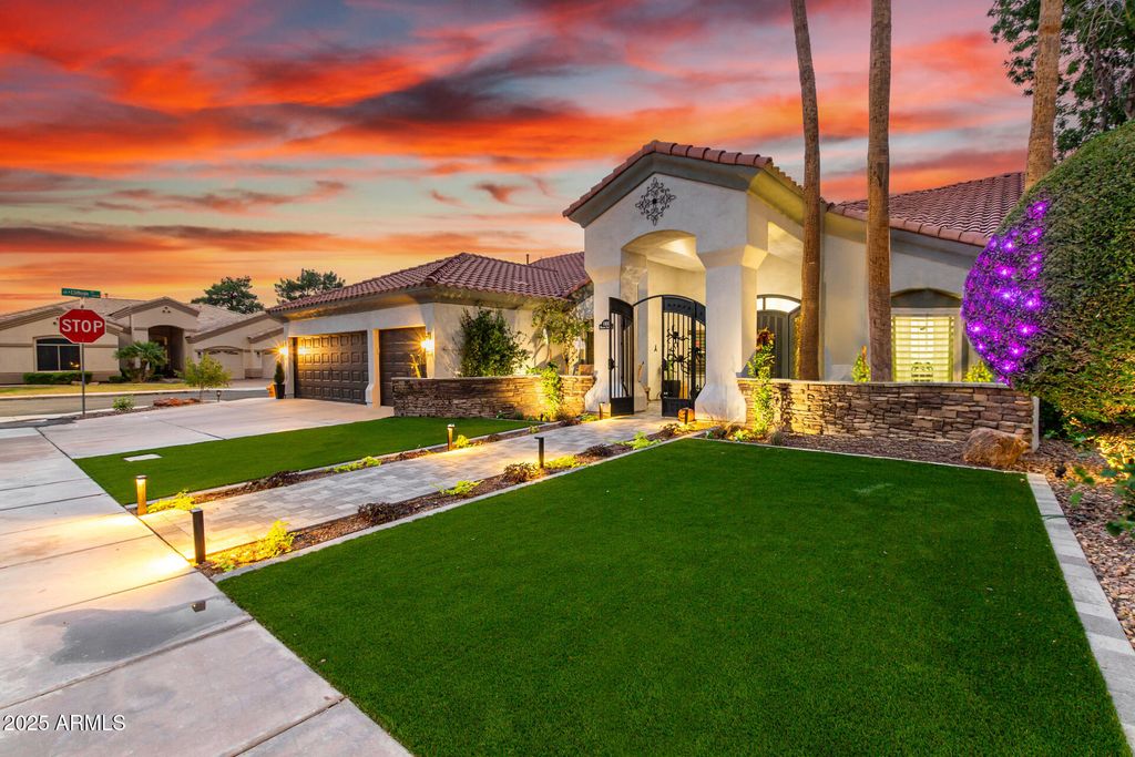 Photo of 1302 N Mission Cove Lane, Gilbert, AZ 85234 (MLS # 6932061)