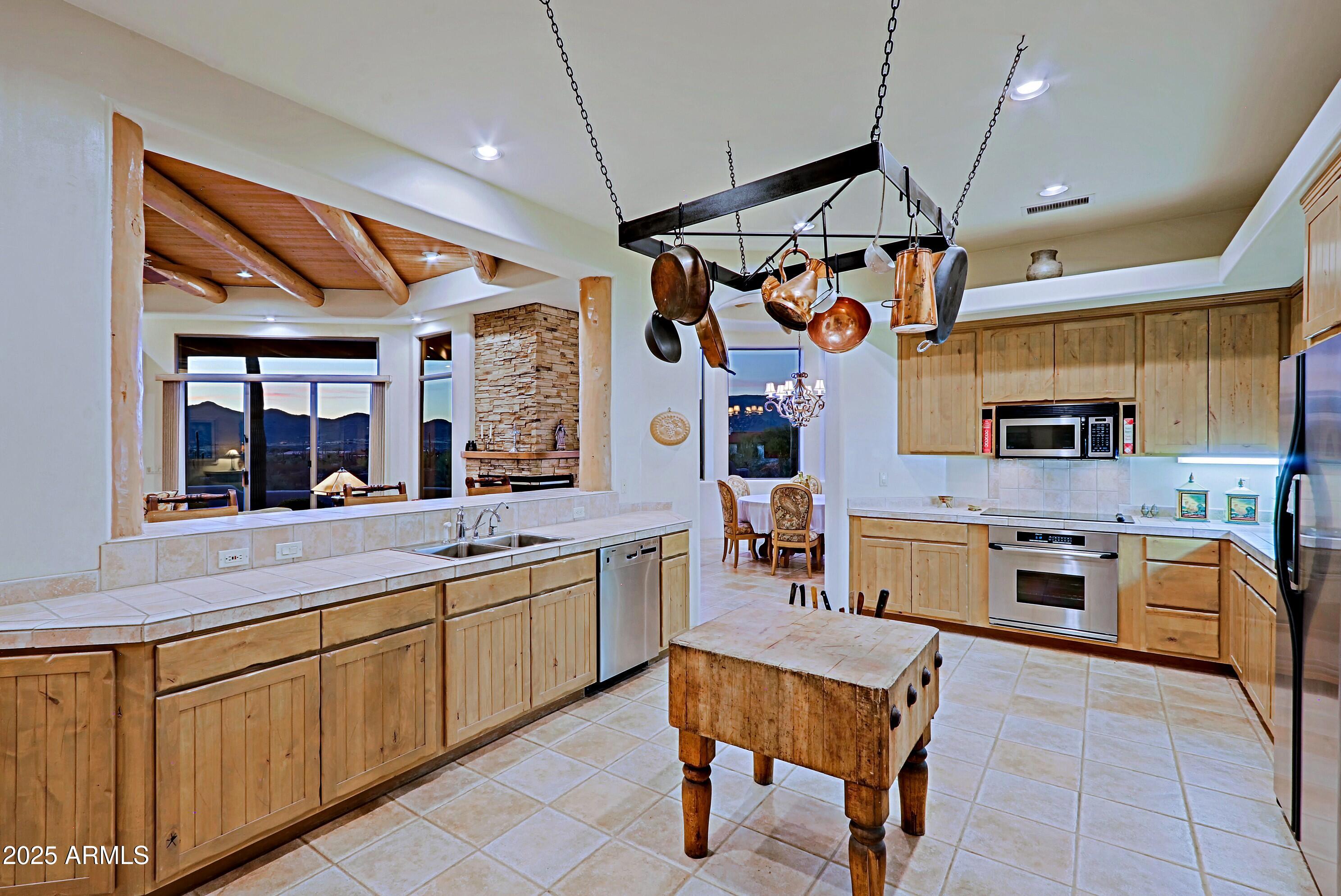 Cave Creek, Arizona 85331, United States, 3 Bedrooms Bedrooms, ,3 BathroomsBathrooms,Residential,Pending,6602