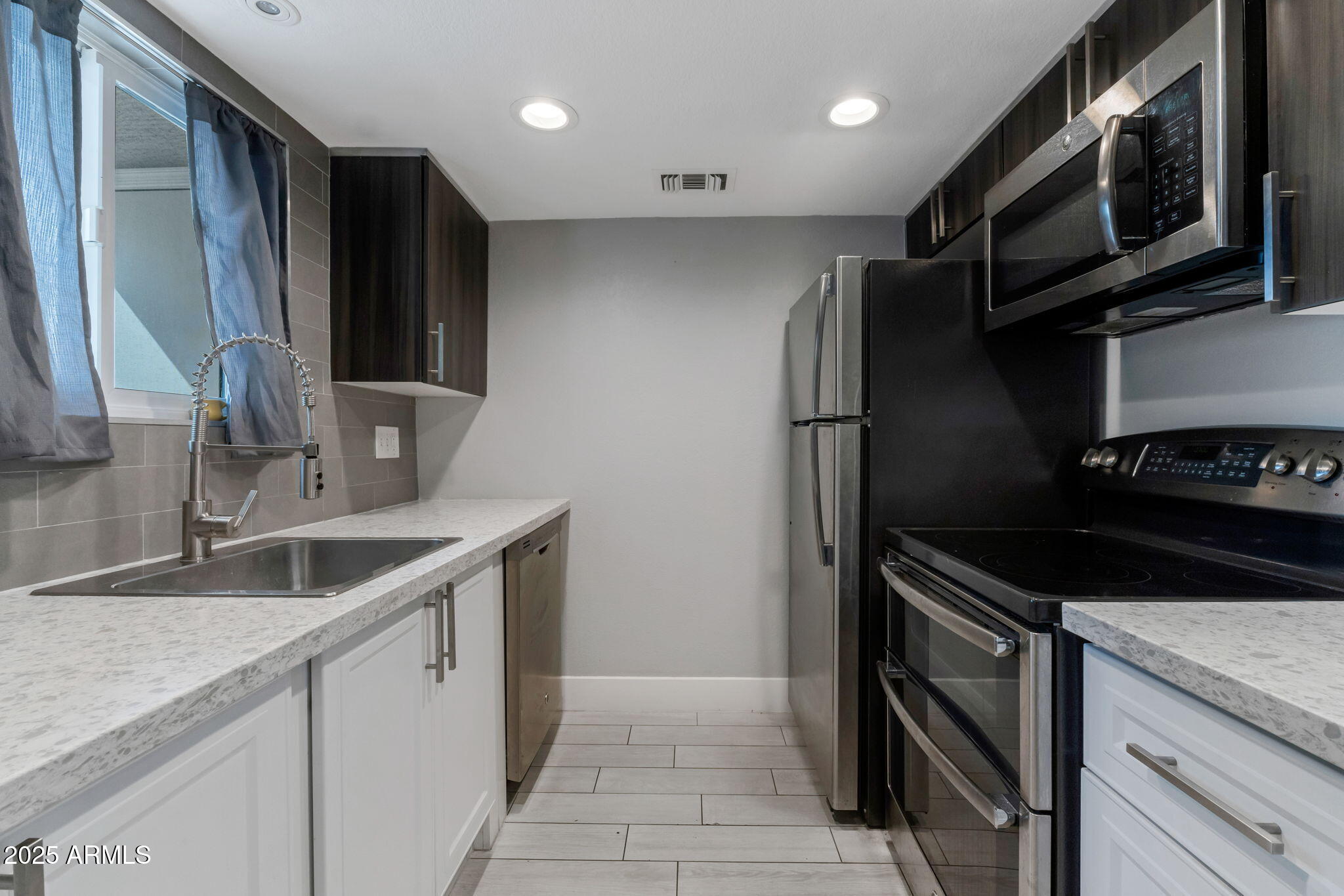 1800 W ELLIOT Road 146
