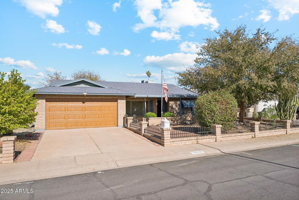 Photo of 5210 W Ironwood Drive, Glendale, AZ 85302 (MLS # 6963468)