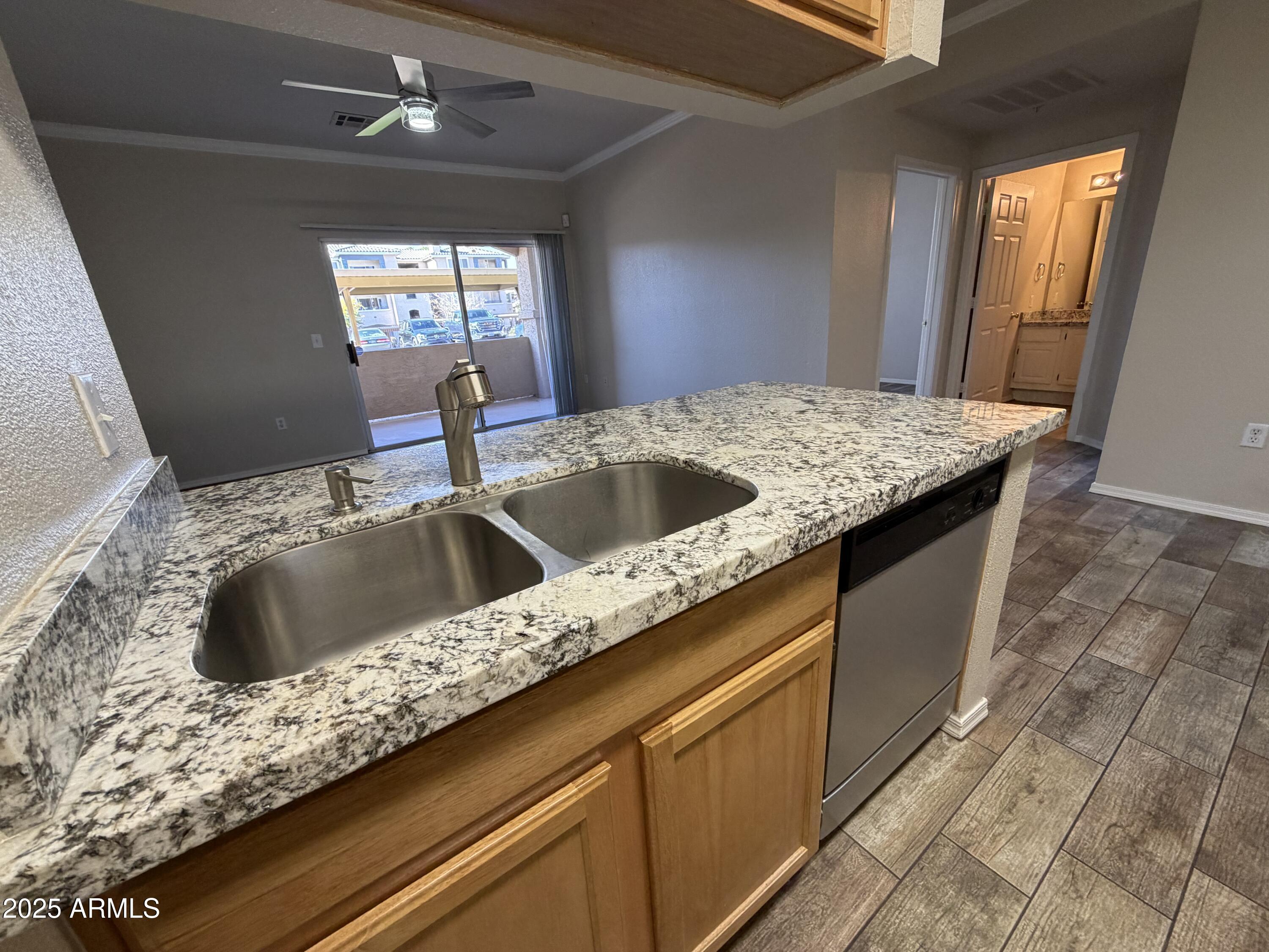 5401 E VAN BUREN Street 1011