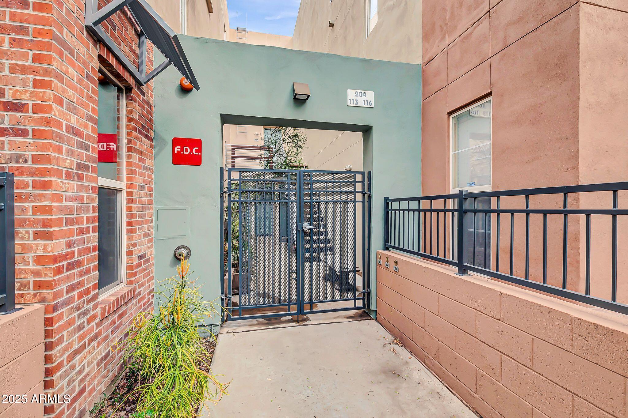 706 E WASHINGTON Street 204