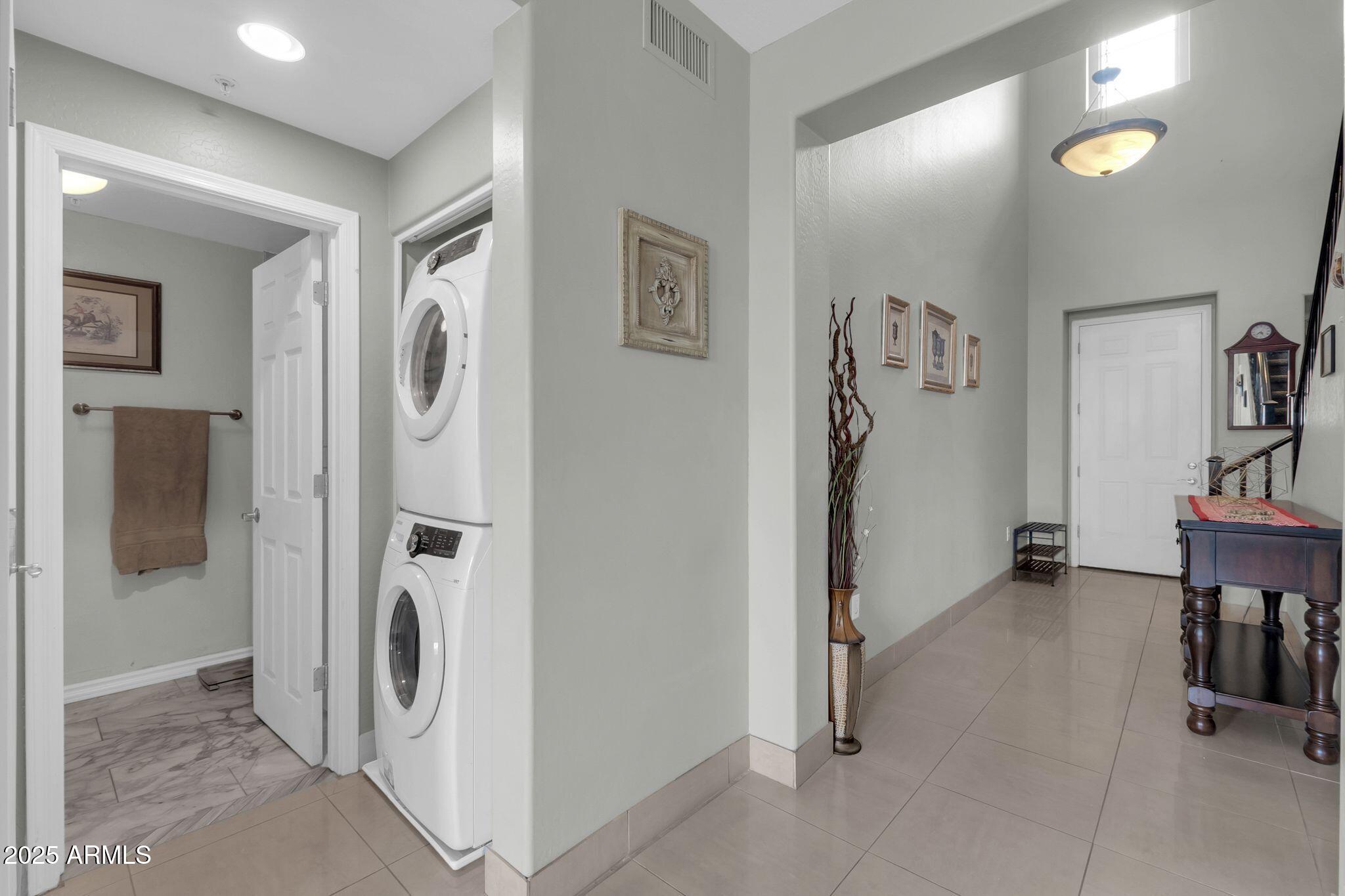 706 E WASHINGTON Street 204