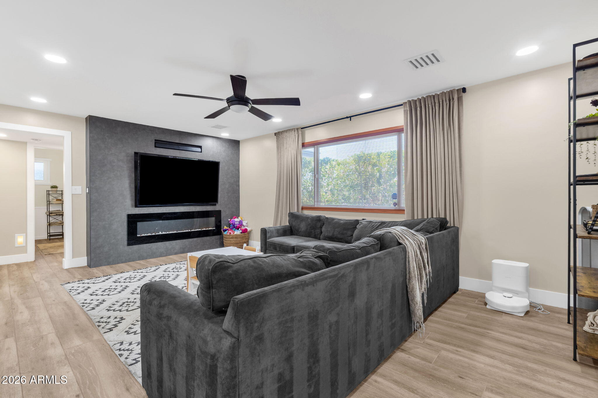 1237 E RIVIERA Drive