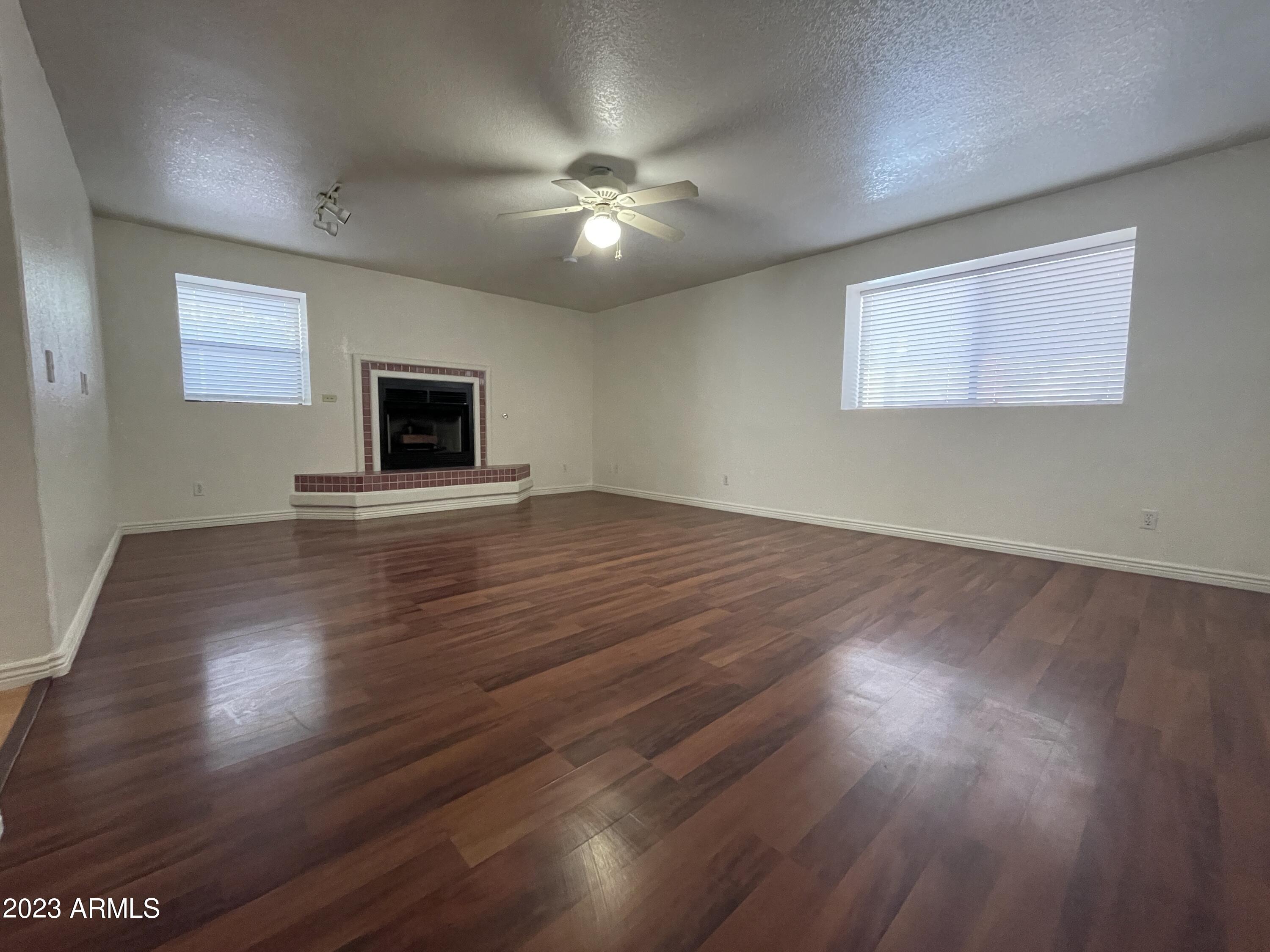 MOUNTAIN RIDGE PHASE 1 - Residential Lease