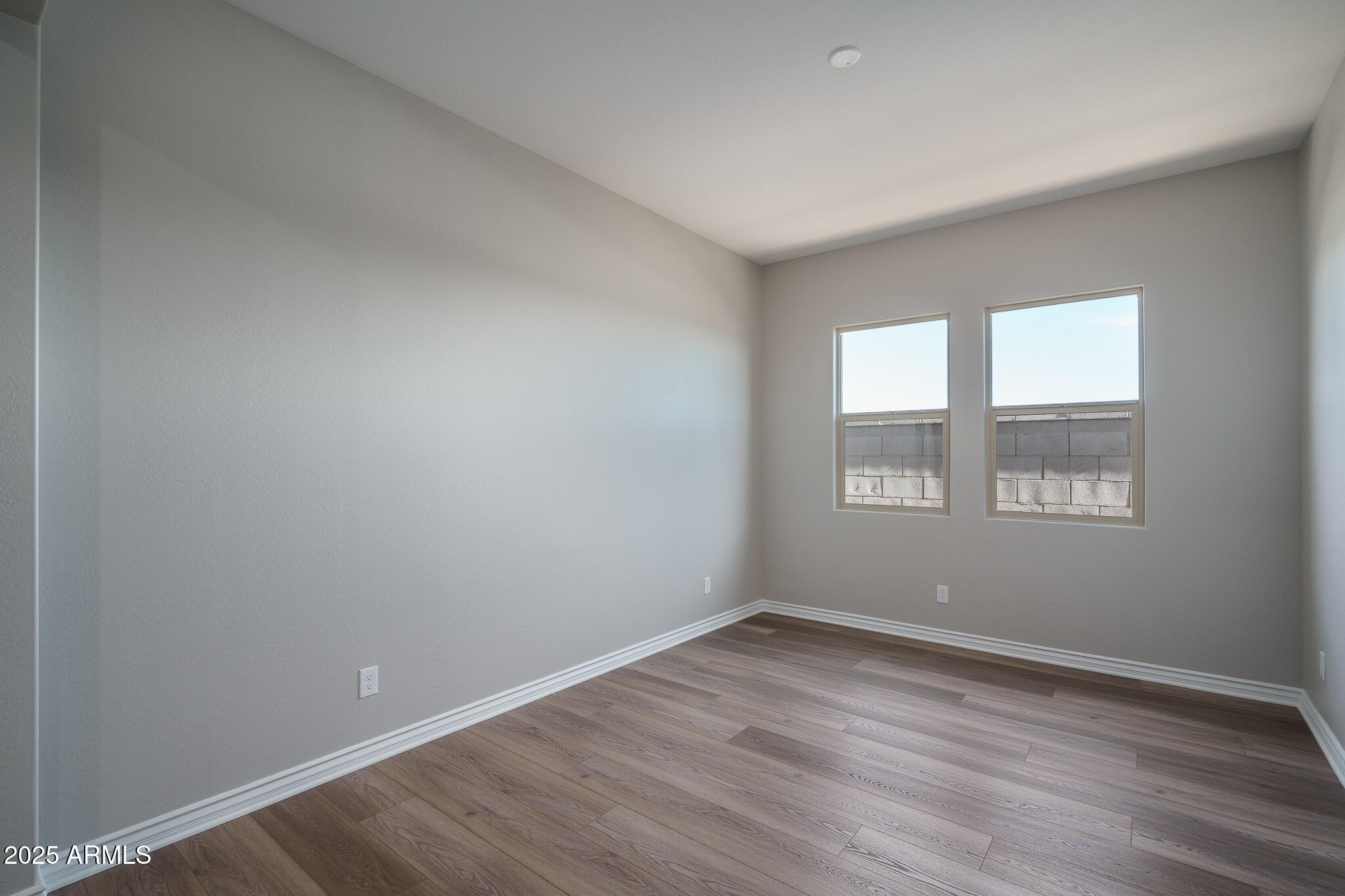 18722 W WESTVIEW Street