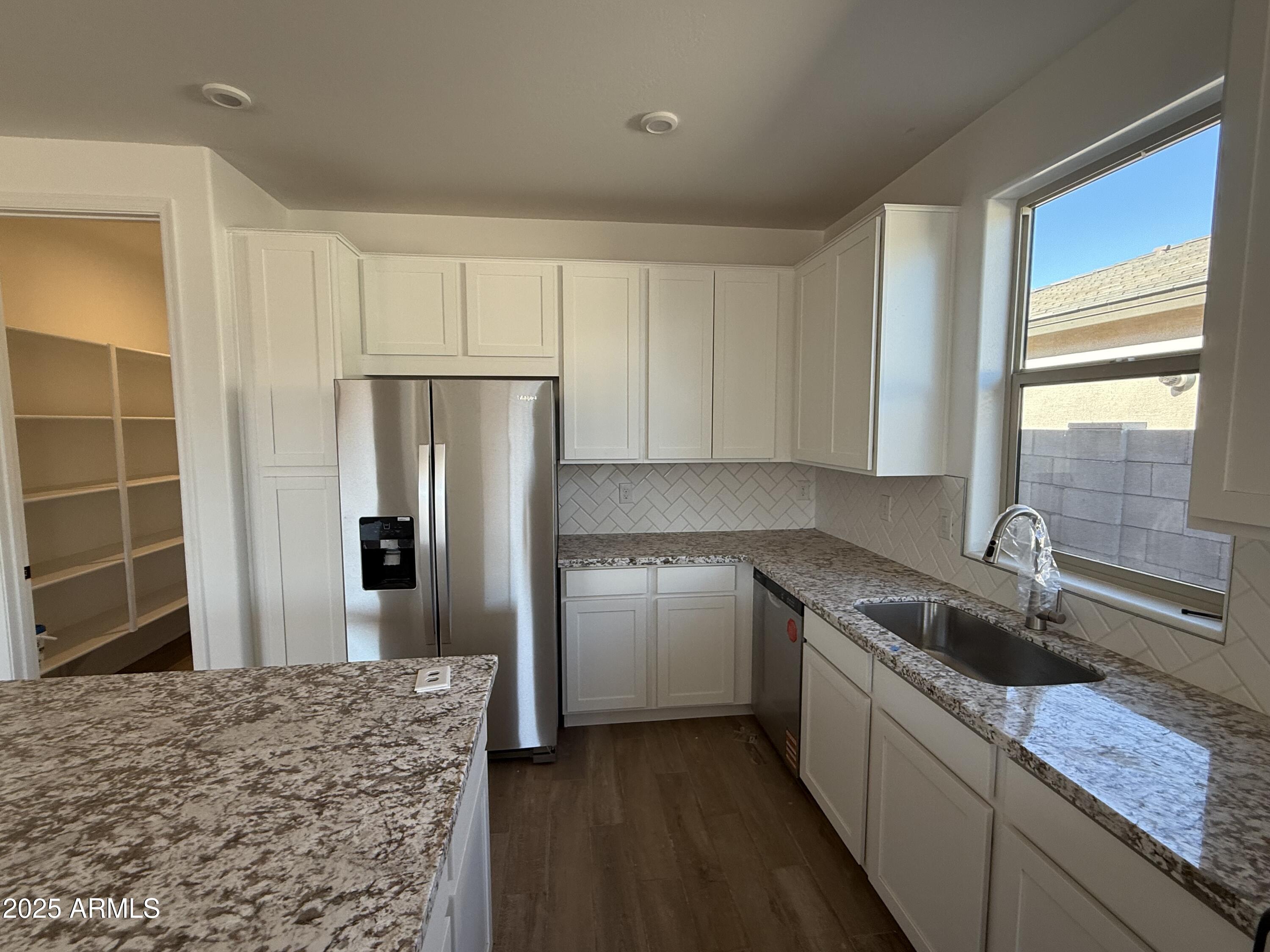 19015 W MARYLAND Avenue