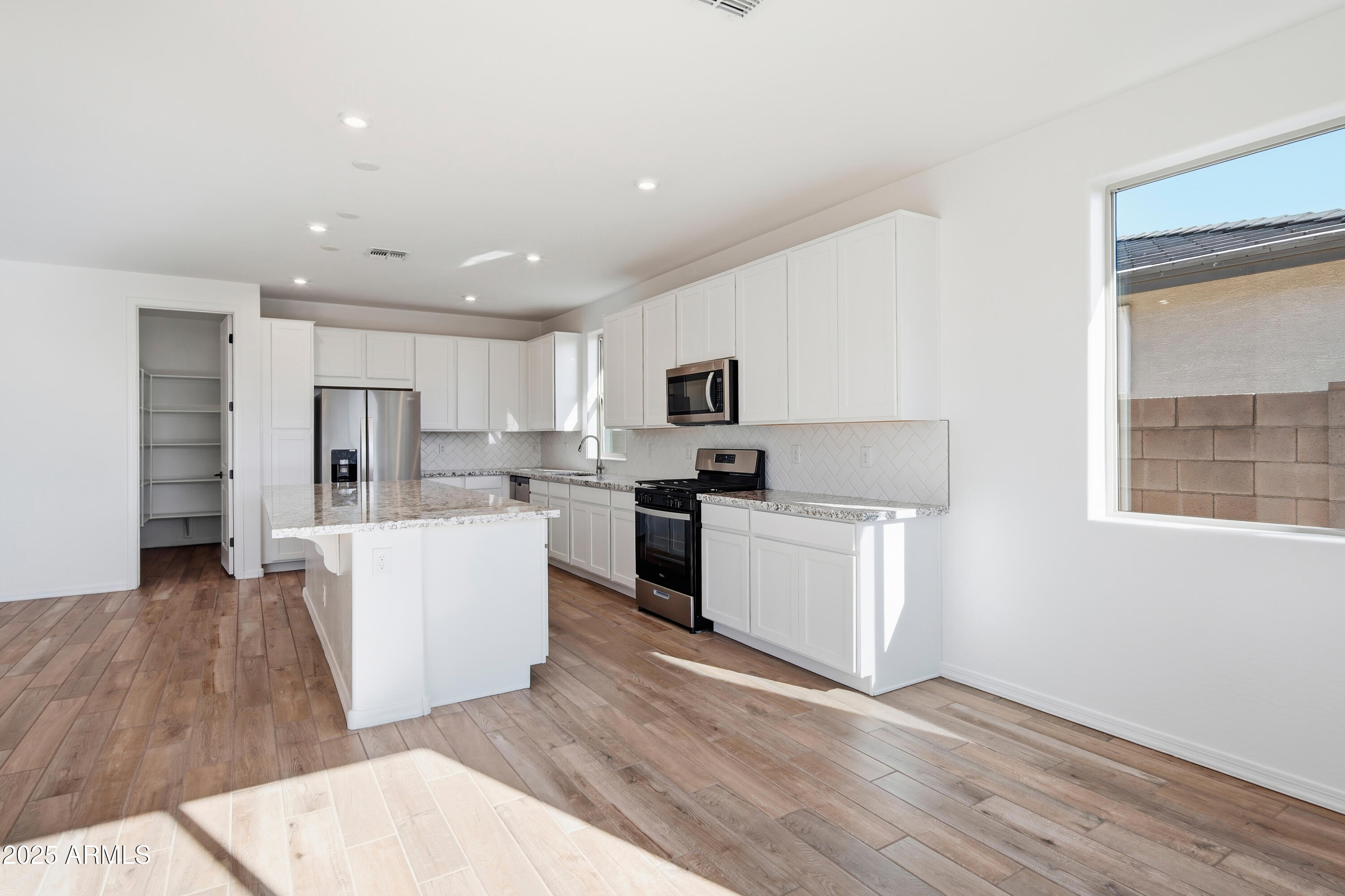 19015 W MARYLAND Avenue