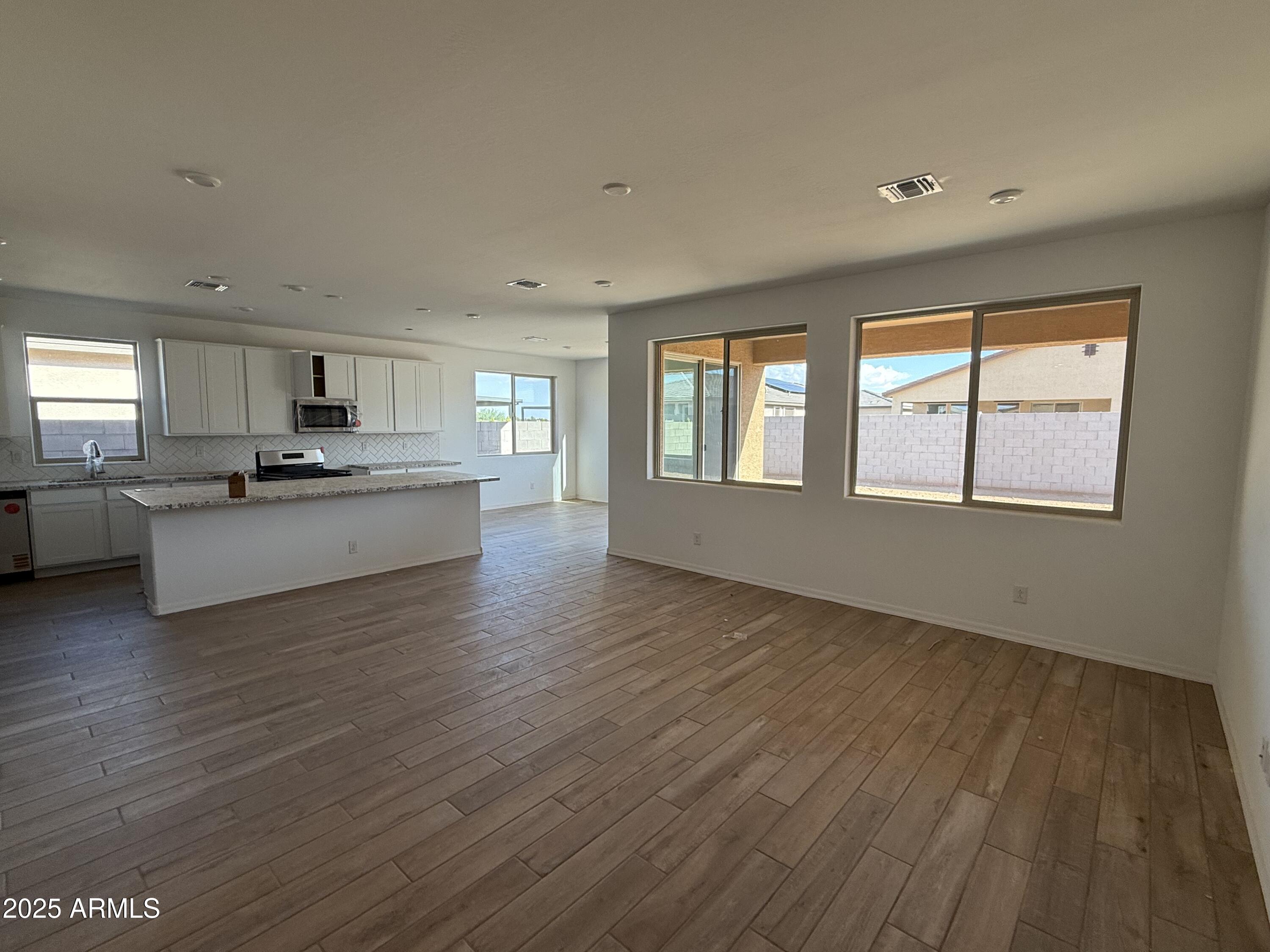 19015 W MARYLAND Avenue