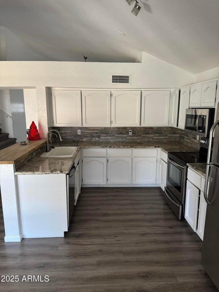 3965 E Des Moines Street