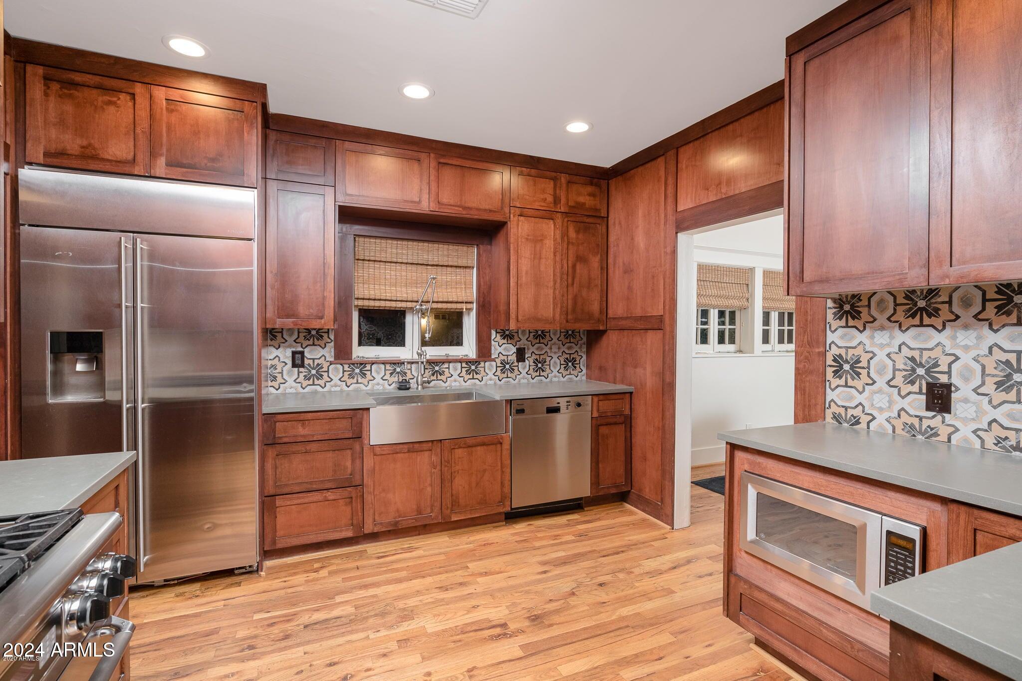 1006 E MCKINLEY Street