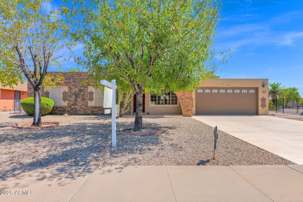 Photo of 9529 W Glen Oaks Circle N, Sun City, AZ 85351 (MLS # 6911977)