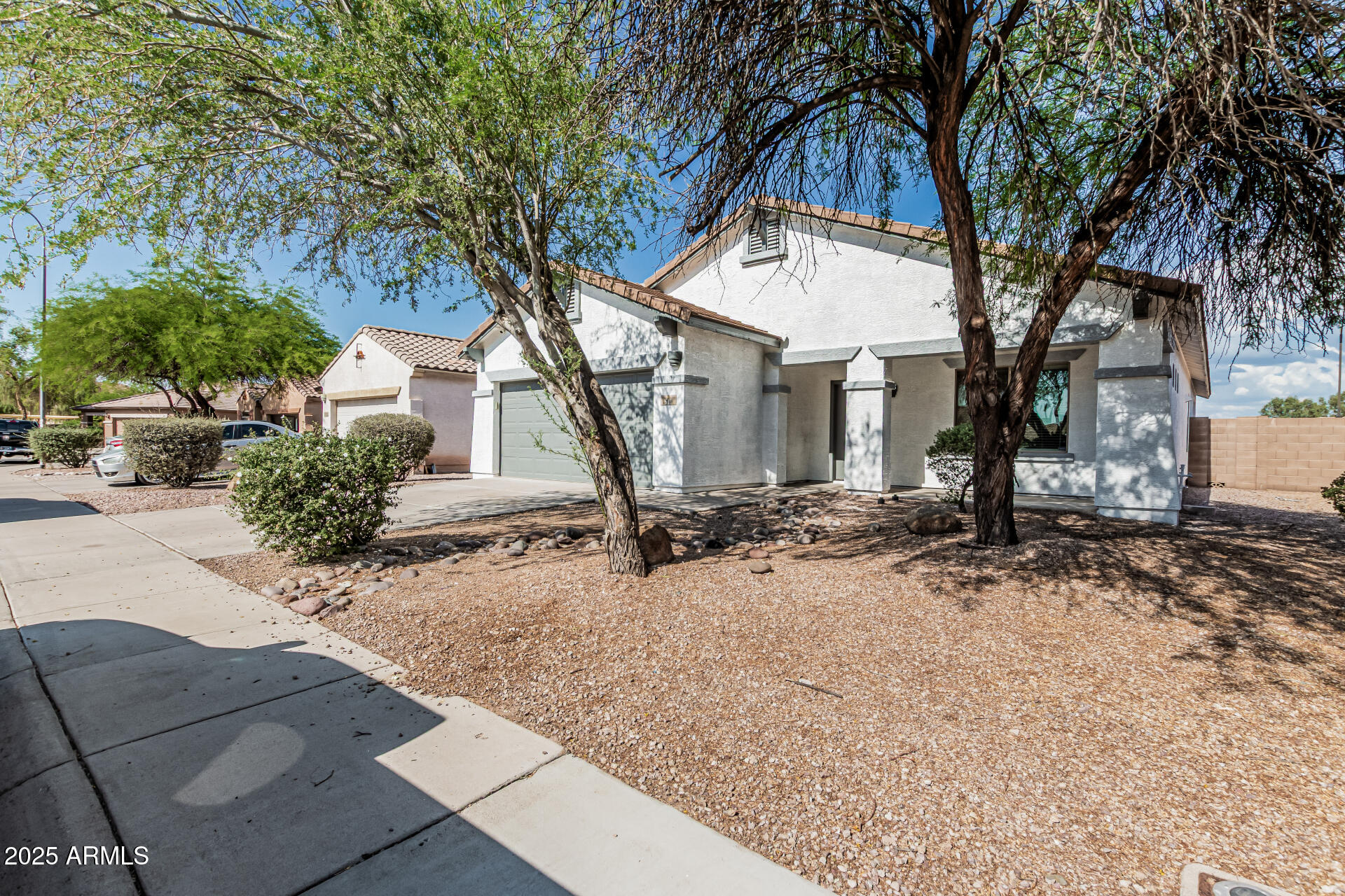 513 S 115TH Drive
