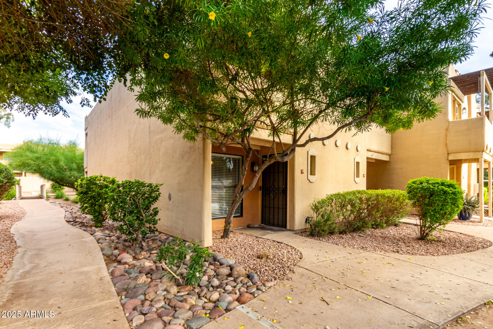 1425 E DESERT COVE Avenue 15