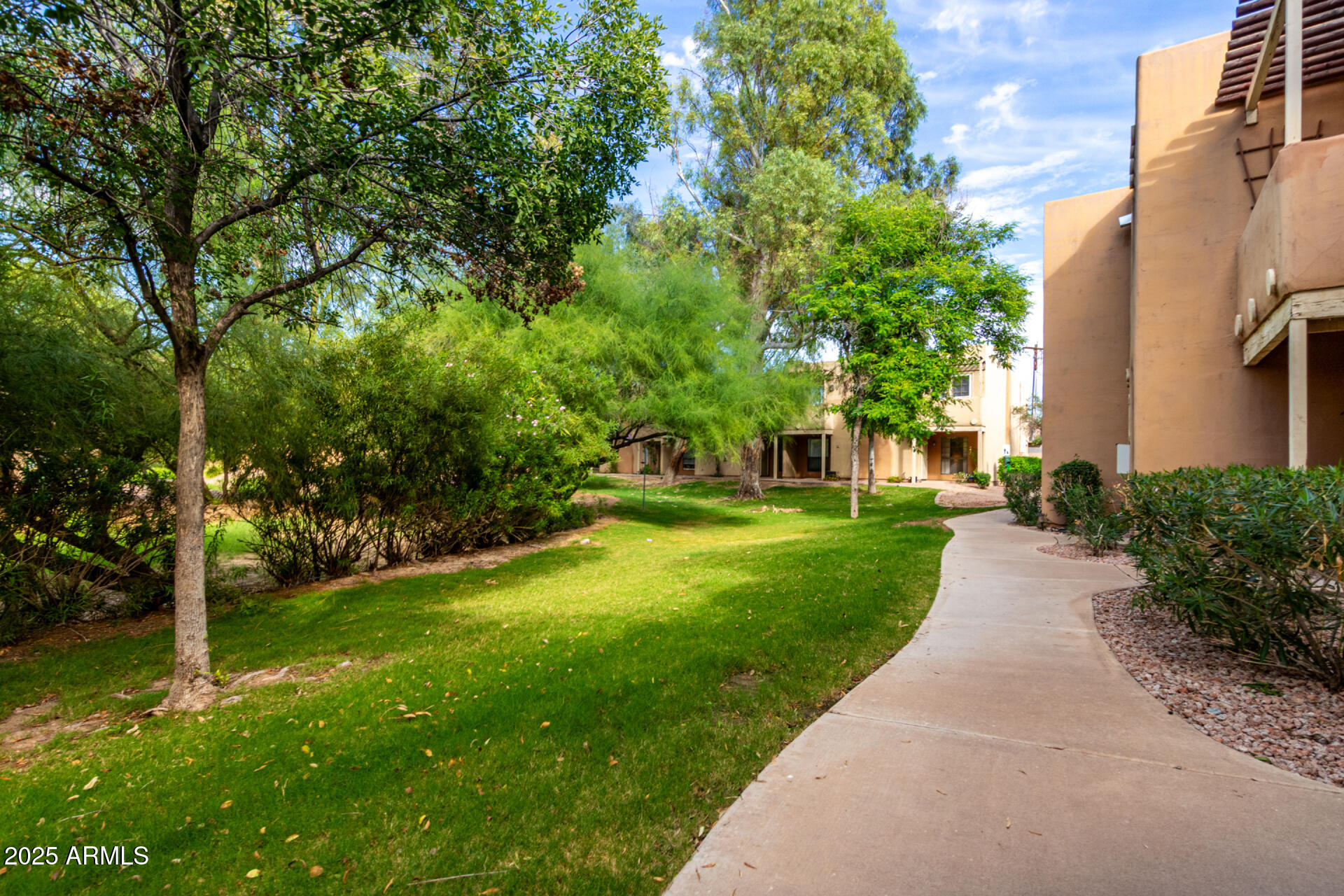1425 E DESERT COVE Avenue 15