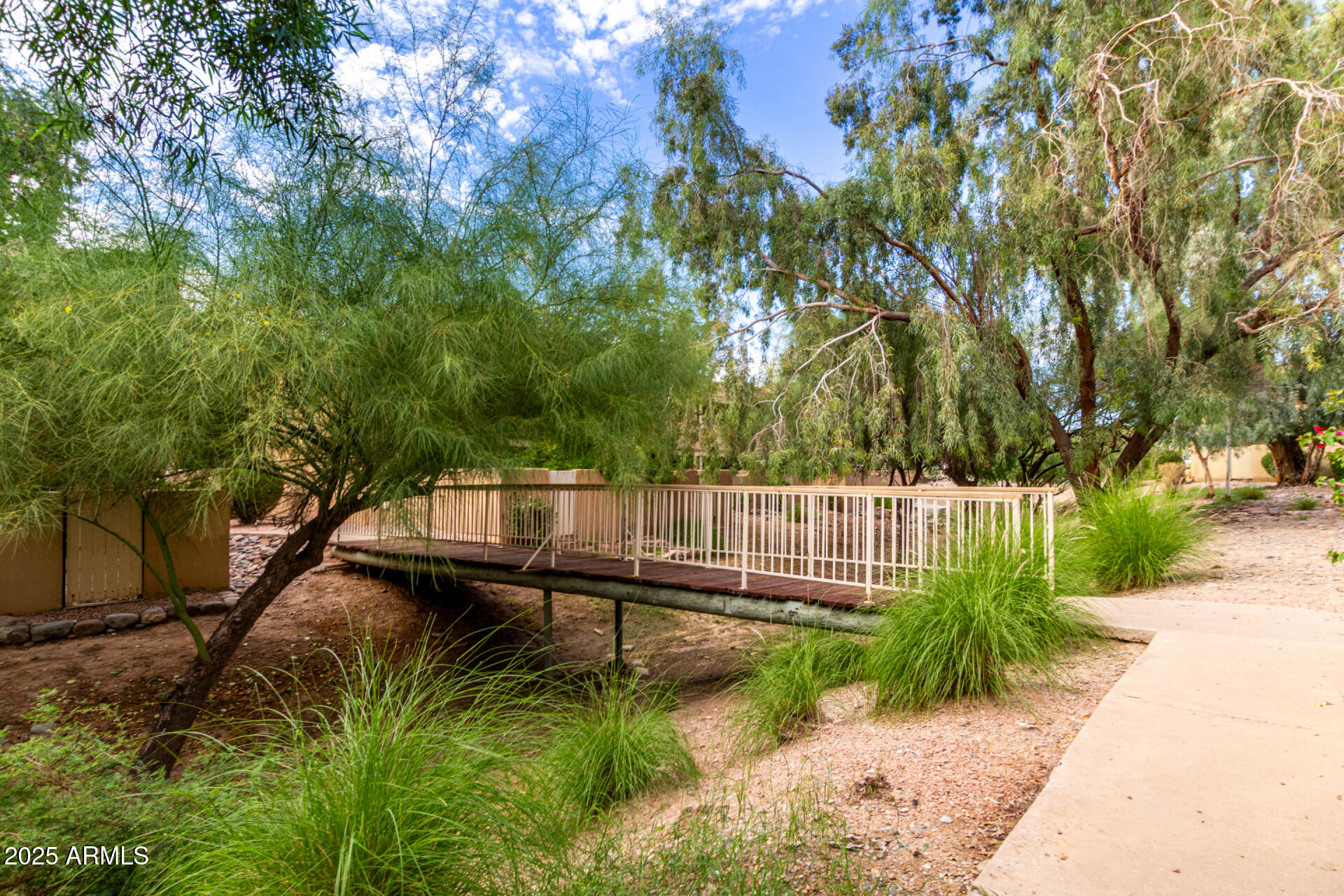1425 E DESERT COVE Avenue 15