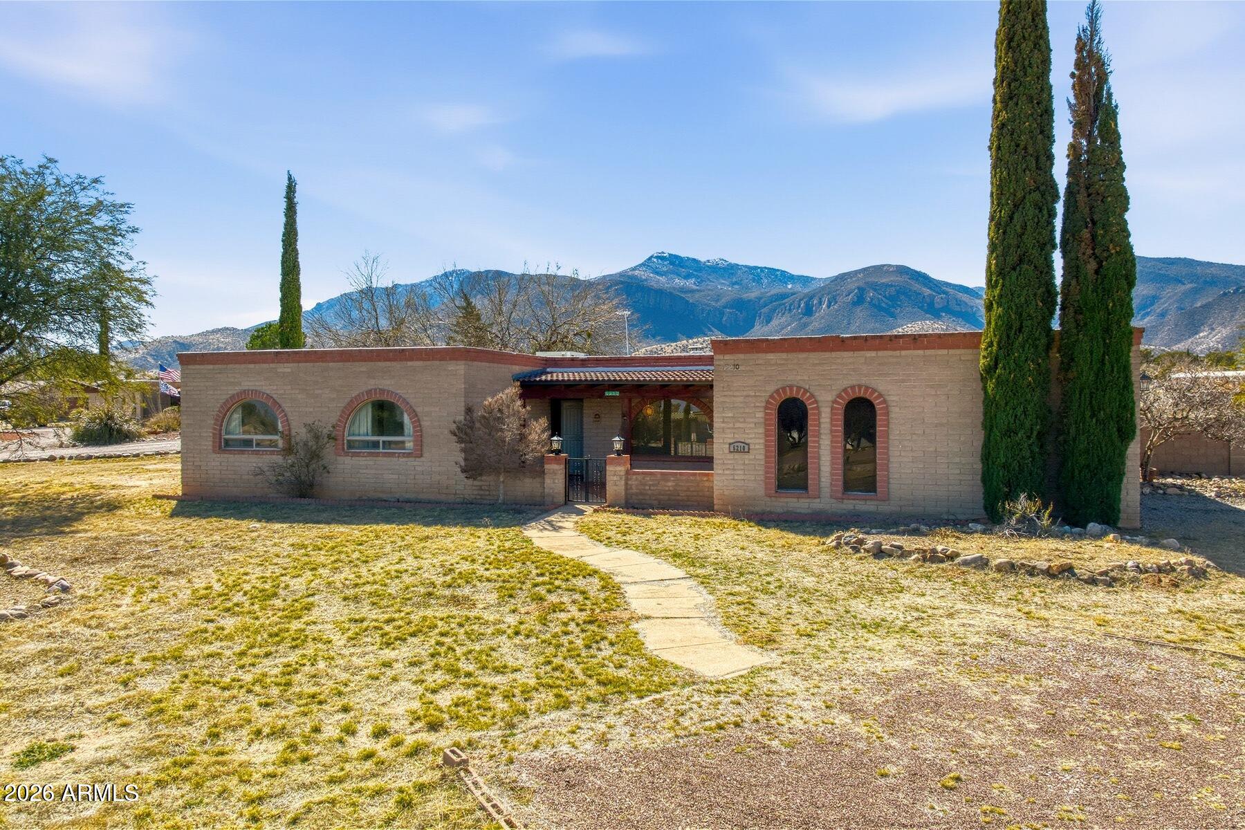 5210 S APACHE Avenue