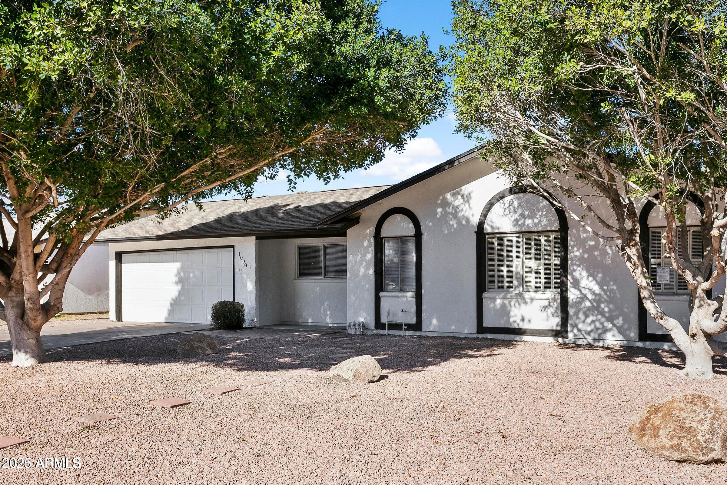 1098 E FREMONT Drive