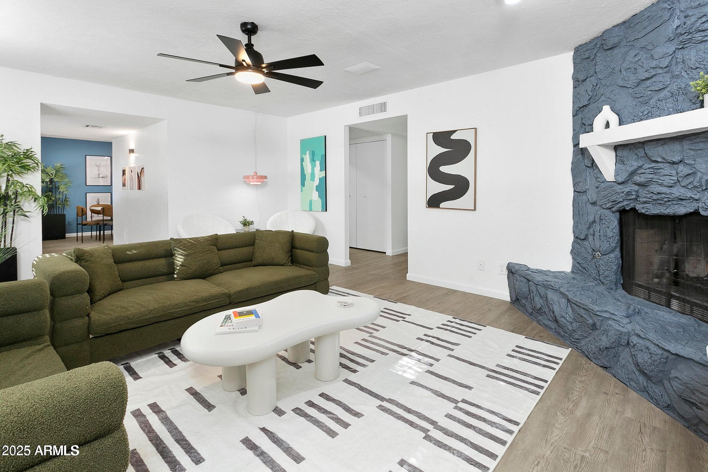 1098 E FREMONT Drive