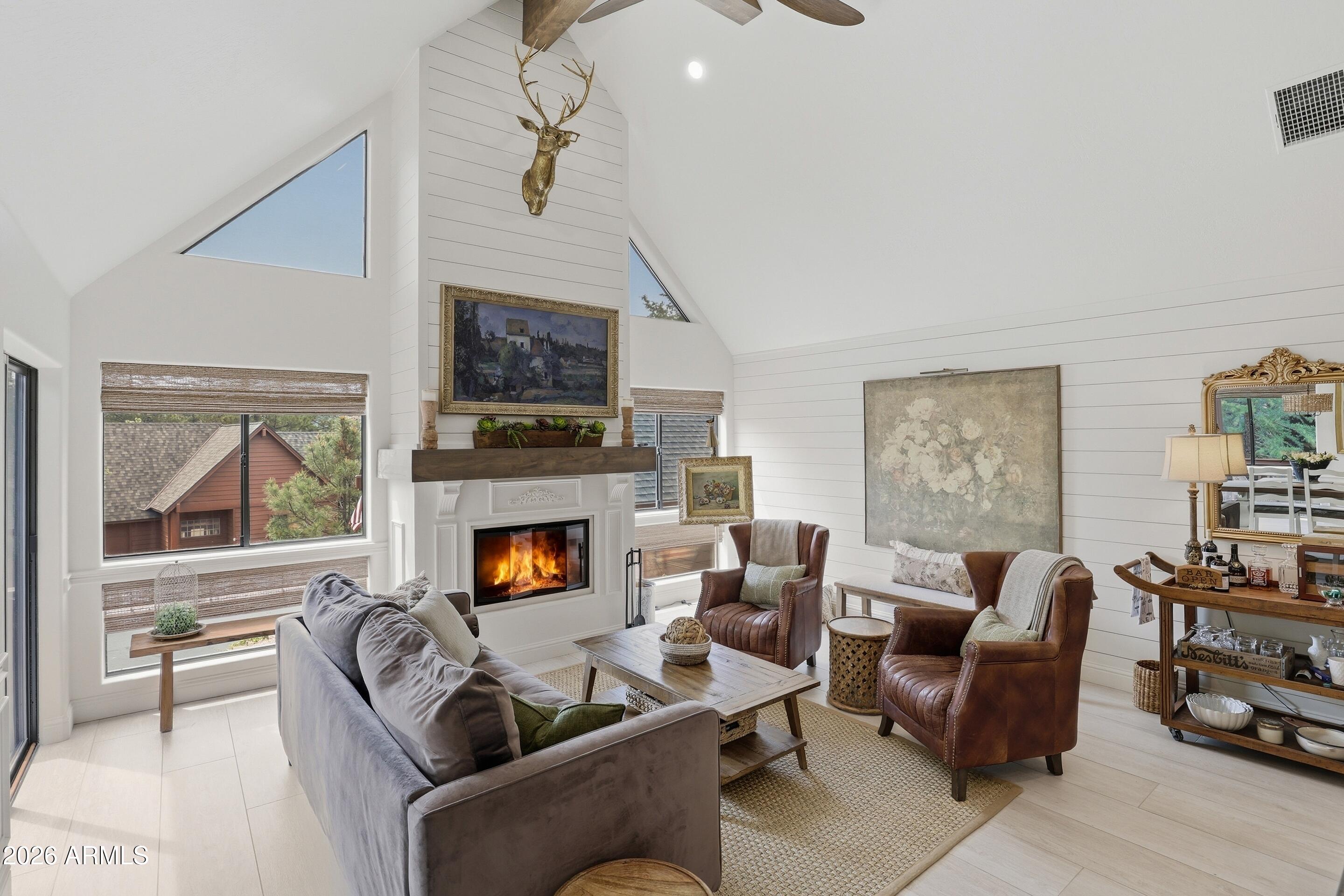 2502 E ELK RUN Court