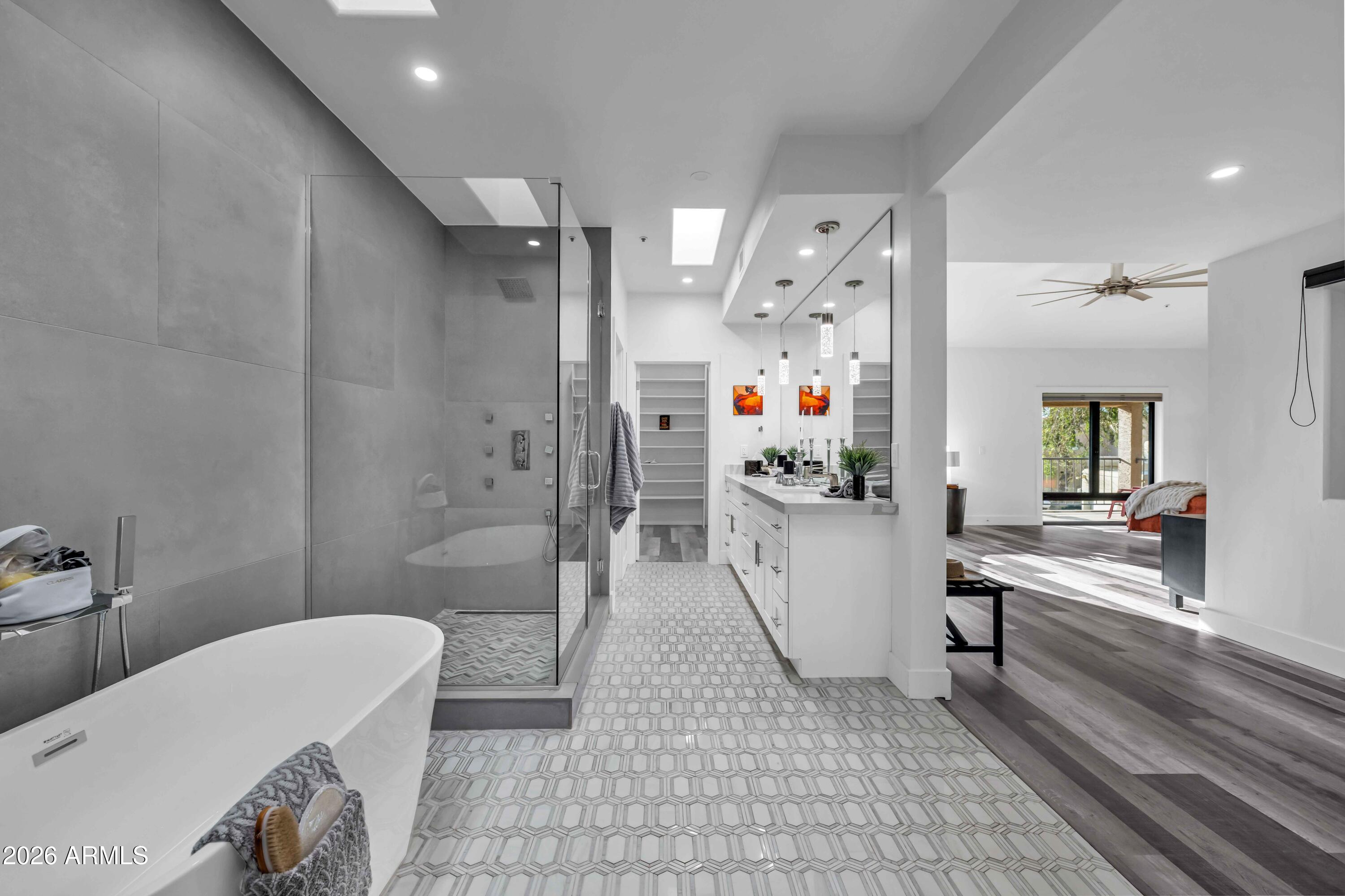 8100 E CAMELBACK Road 7