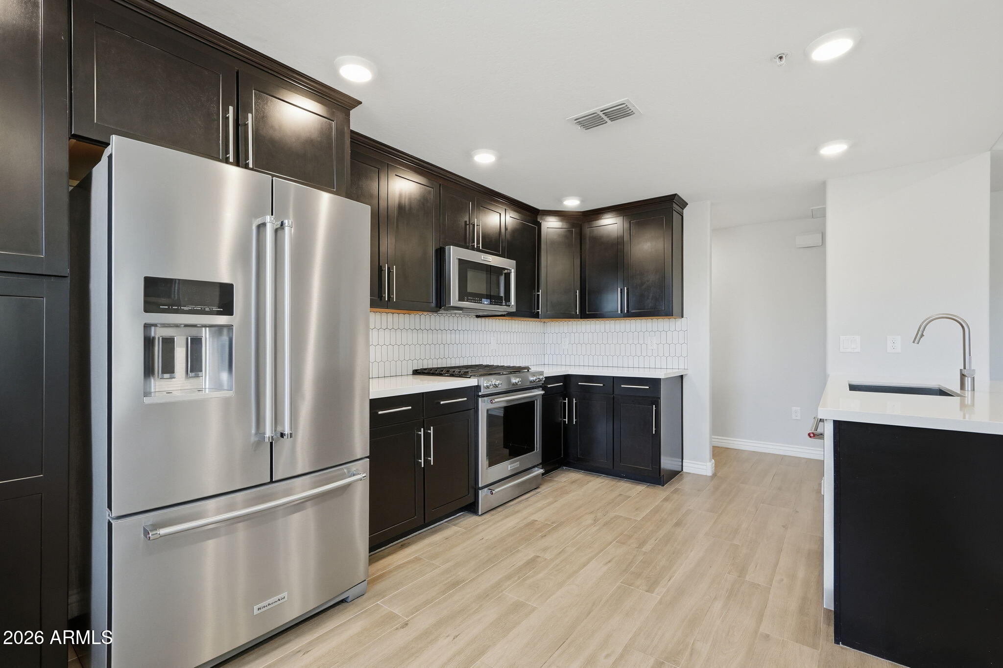 2425 W BRONCO BUTTE Trail 1011