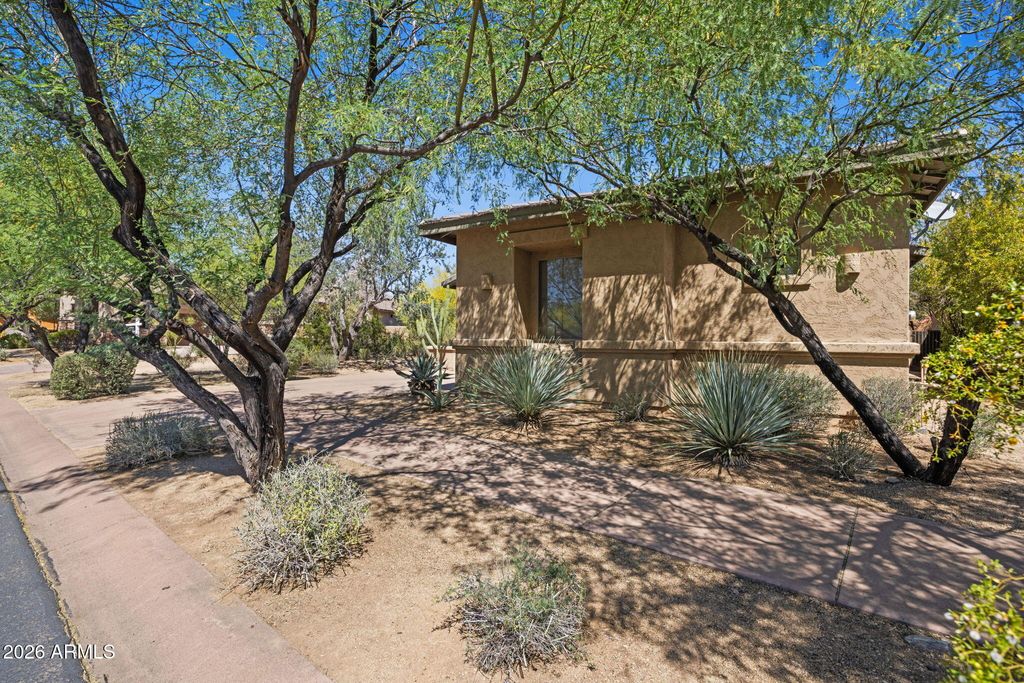 Photo of 9506 E Mohawk Lane, Scottsdale, AZ 85255 (MLS # 7003205)