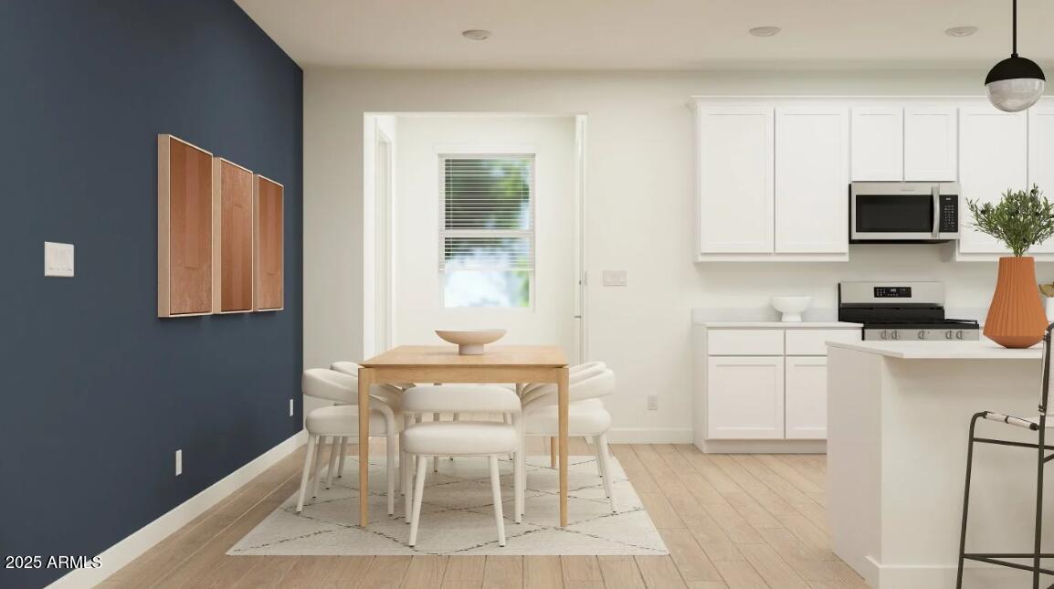 9812 W MULBERRY Drive