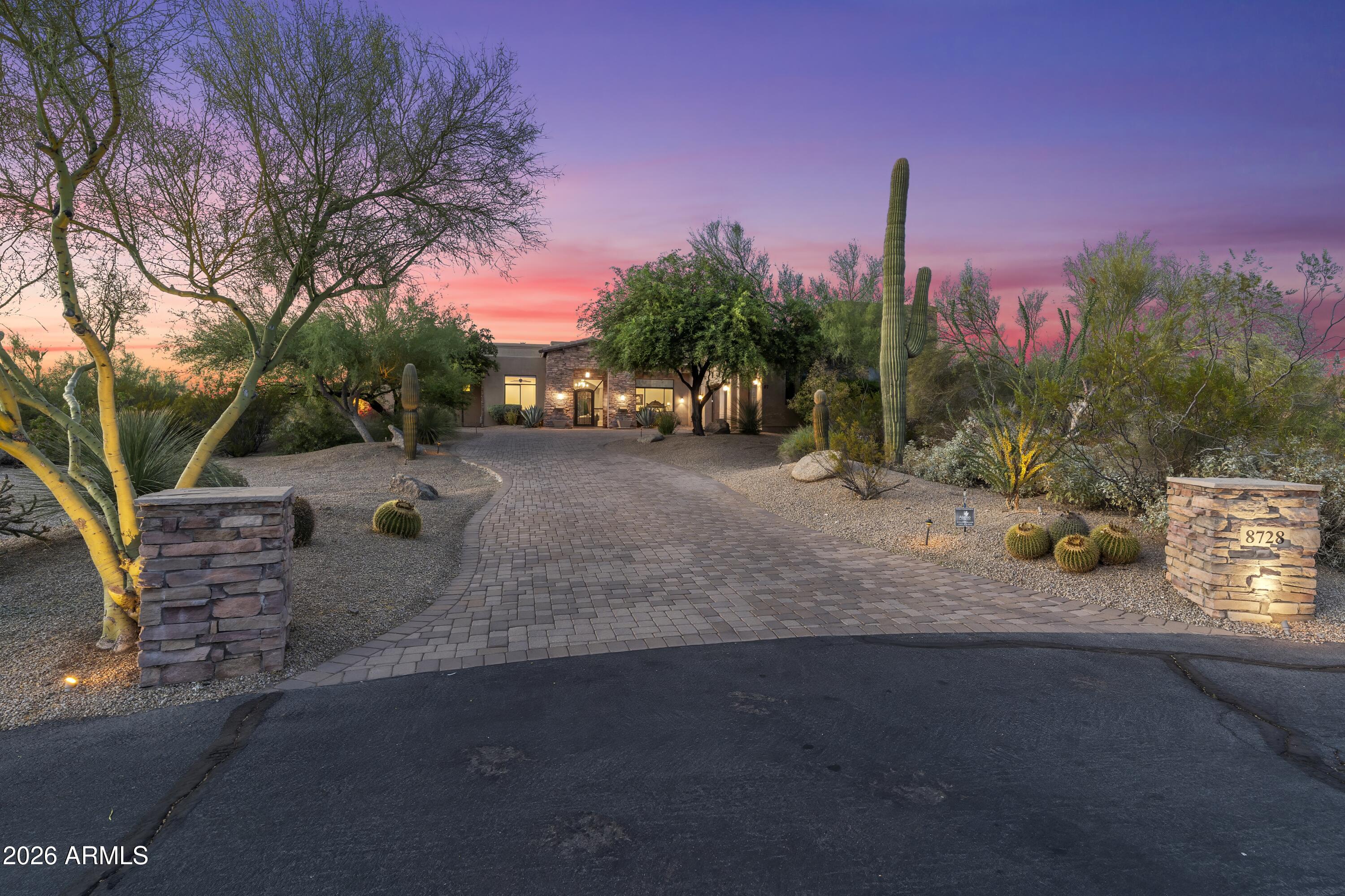 8728 E CAMINO DEL MONTE --