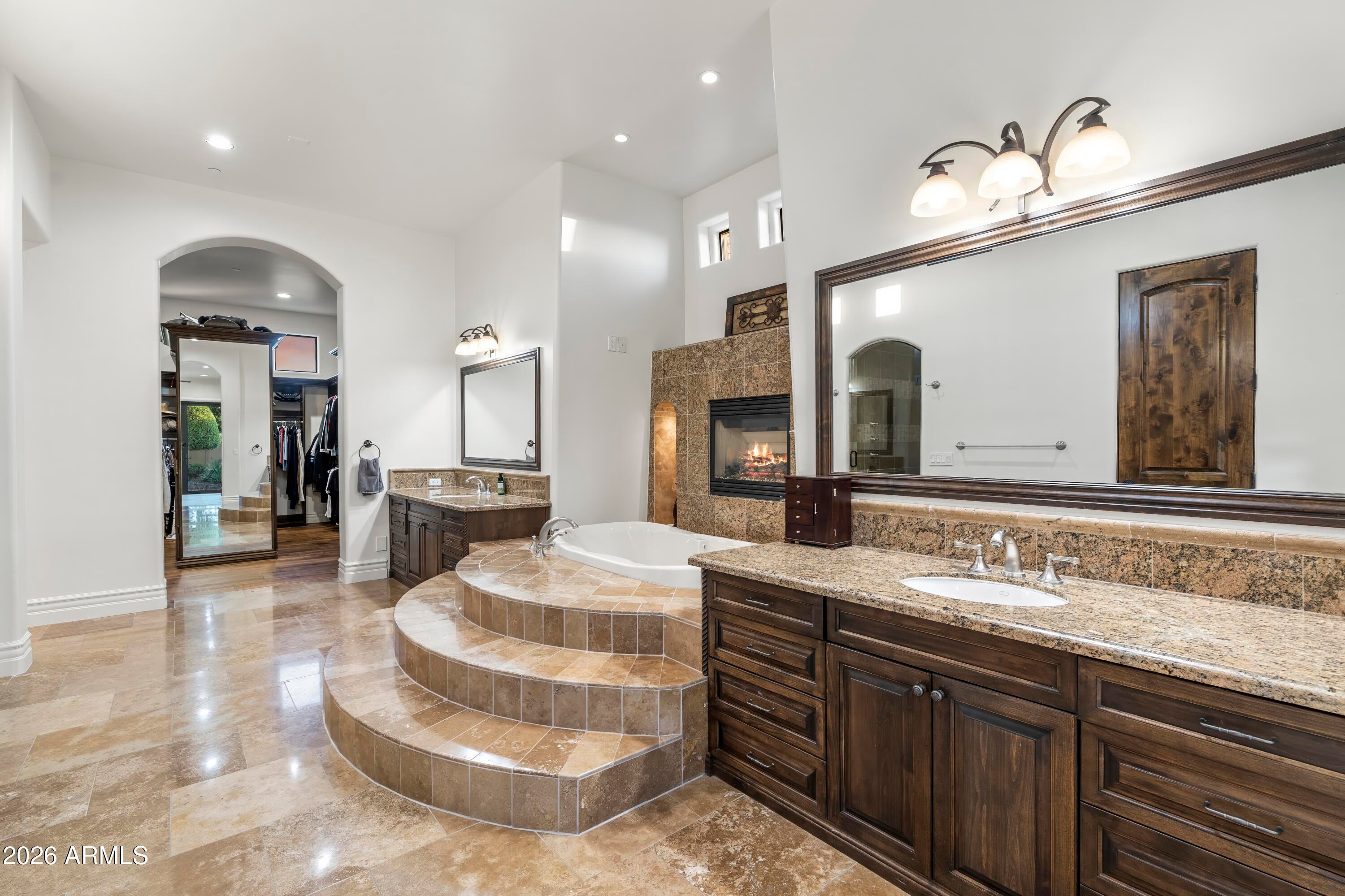 PINNACLE PARADISE - Residential