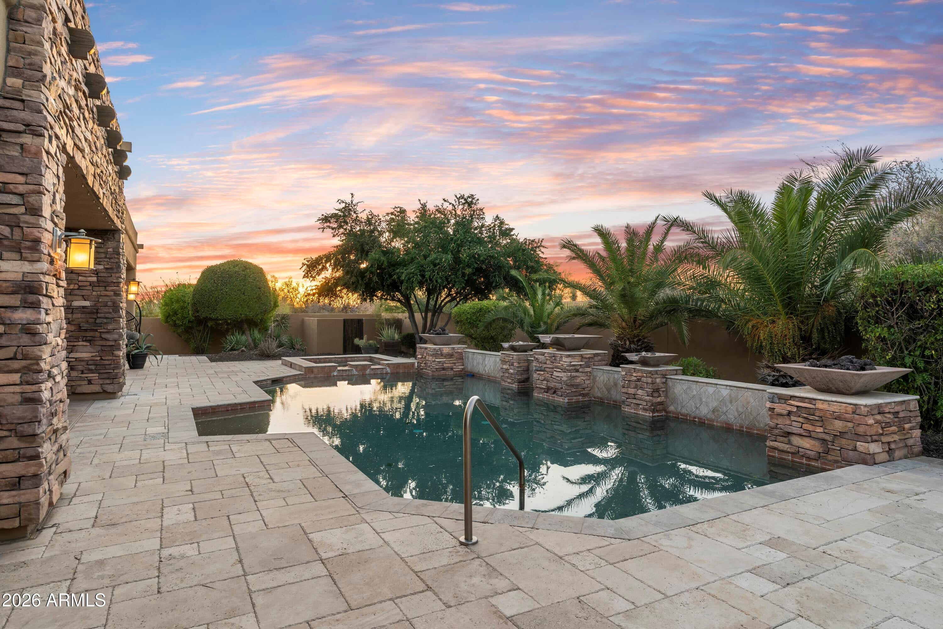 PINNACLE PARADISE - Residential