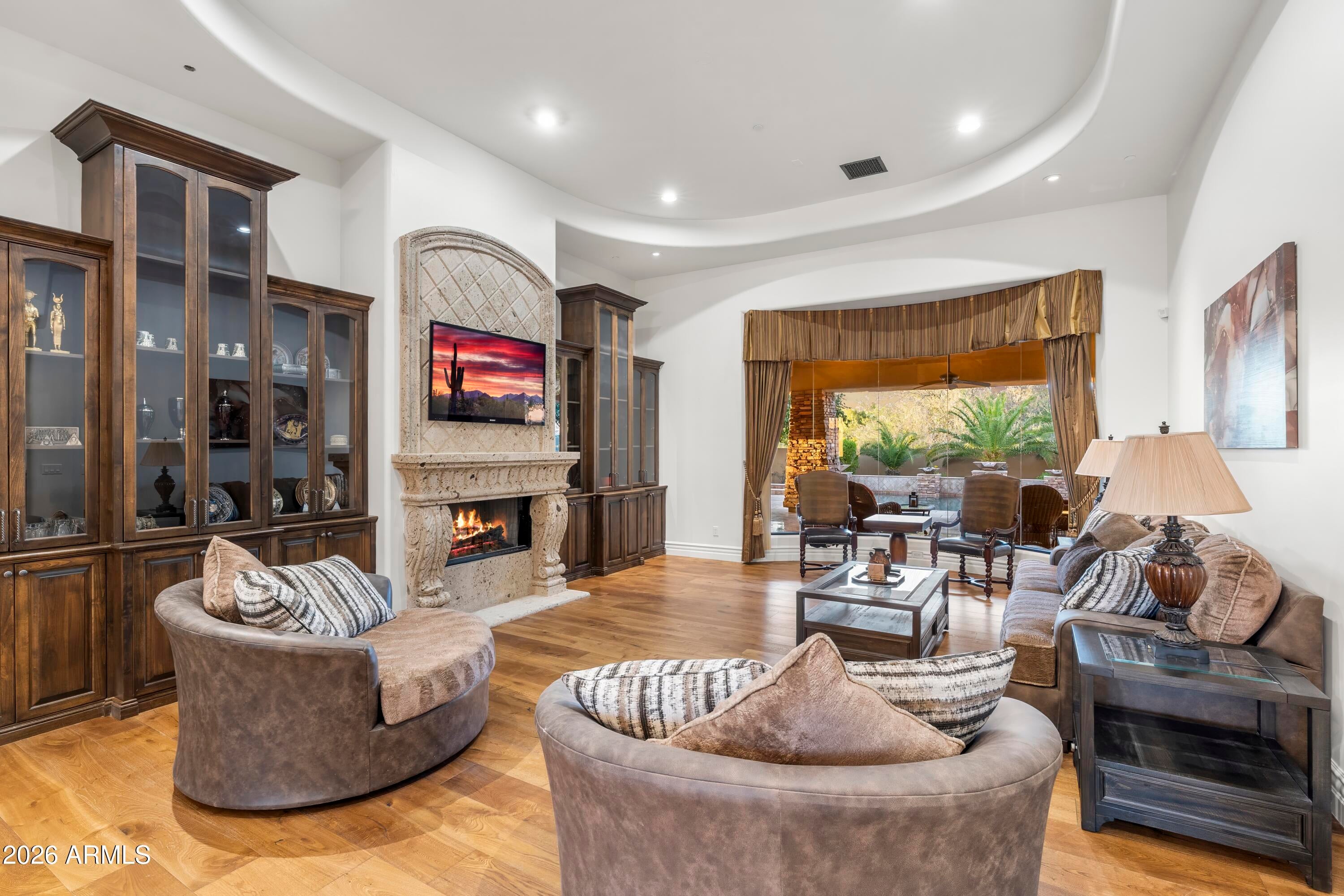 PINNACLE PARADISE - Residential