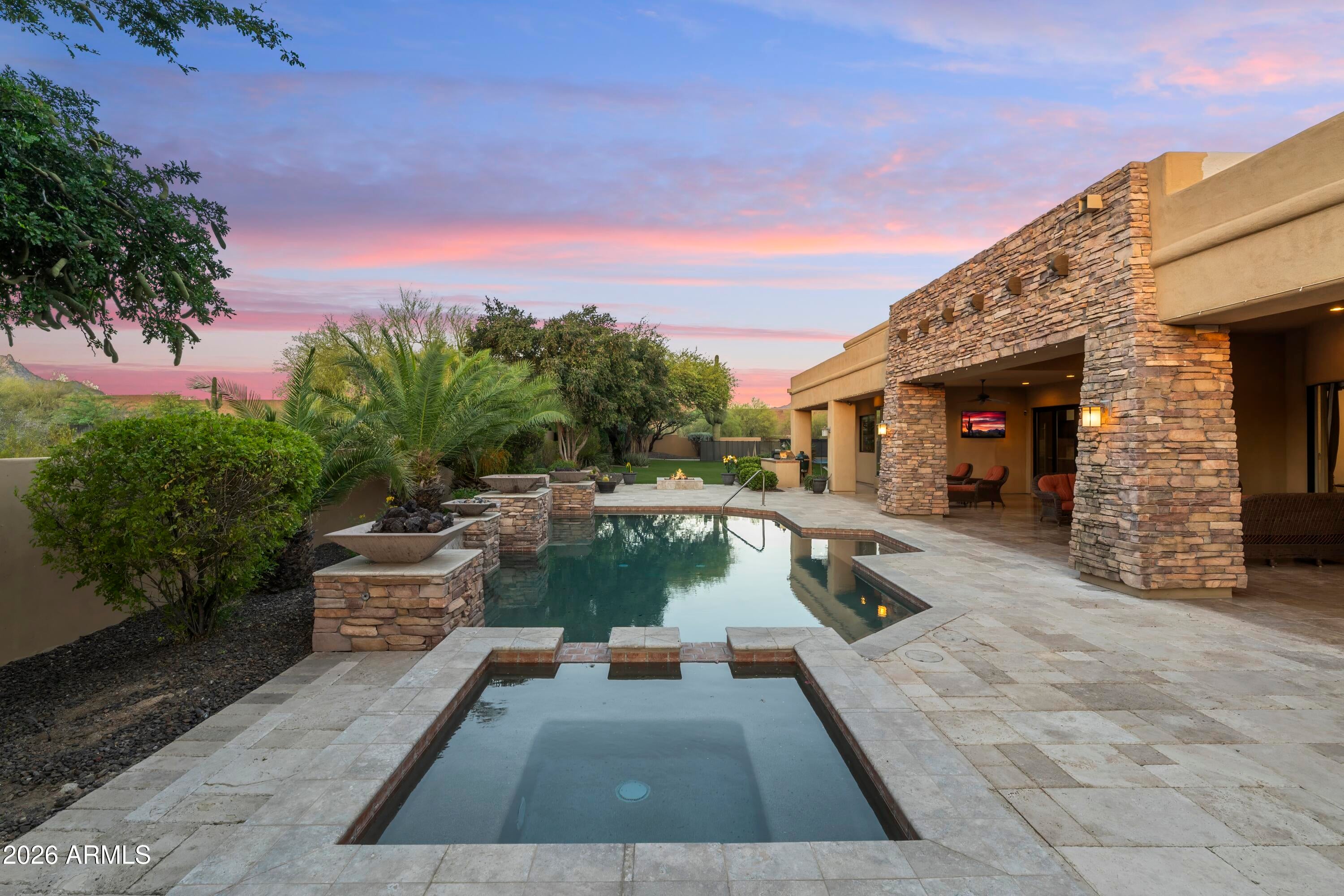 PINNACLE PARADISE - Residential
