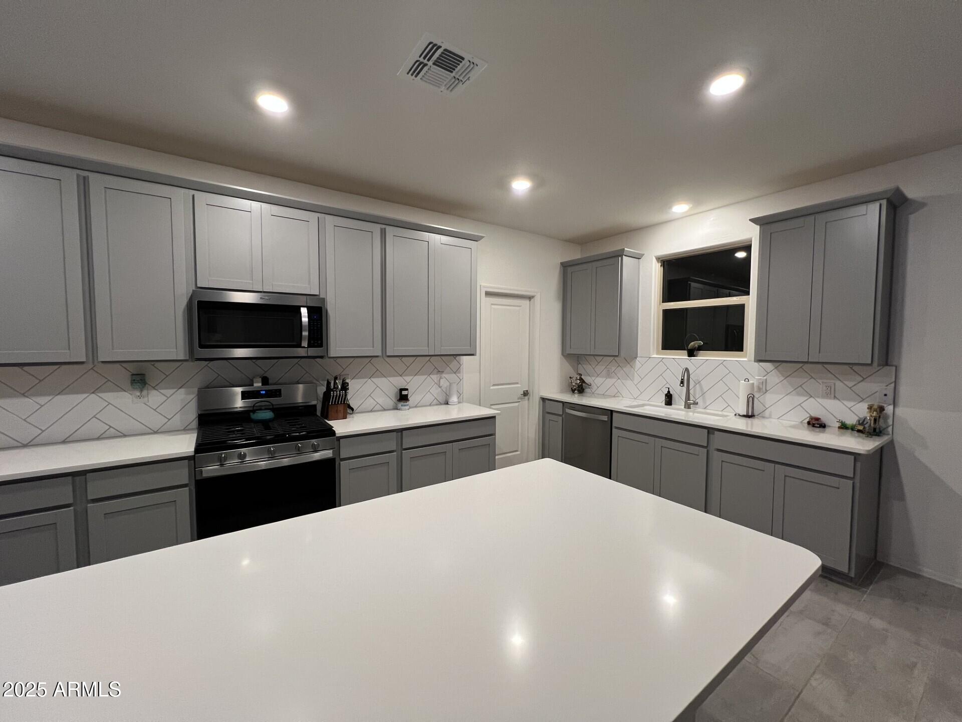 17160 W RUNNING DEER Trail