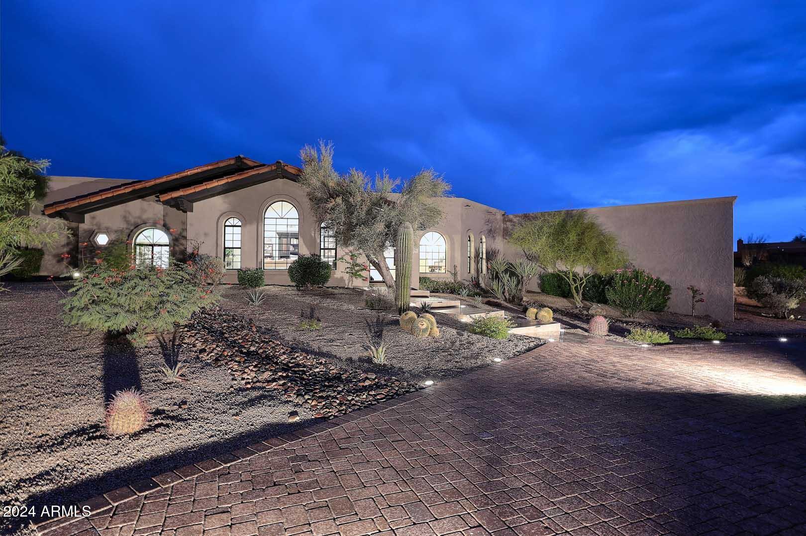 9446 E ROMPING Road