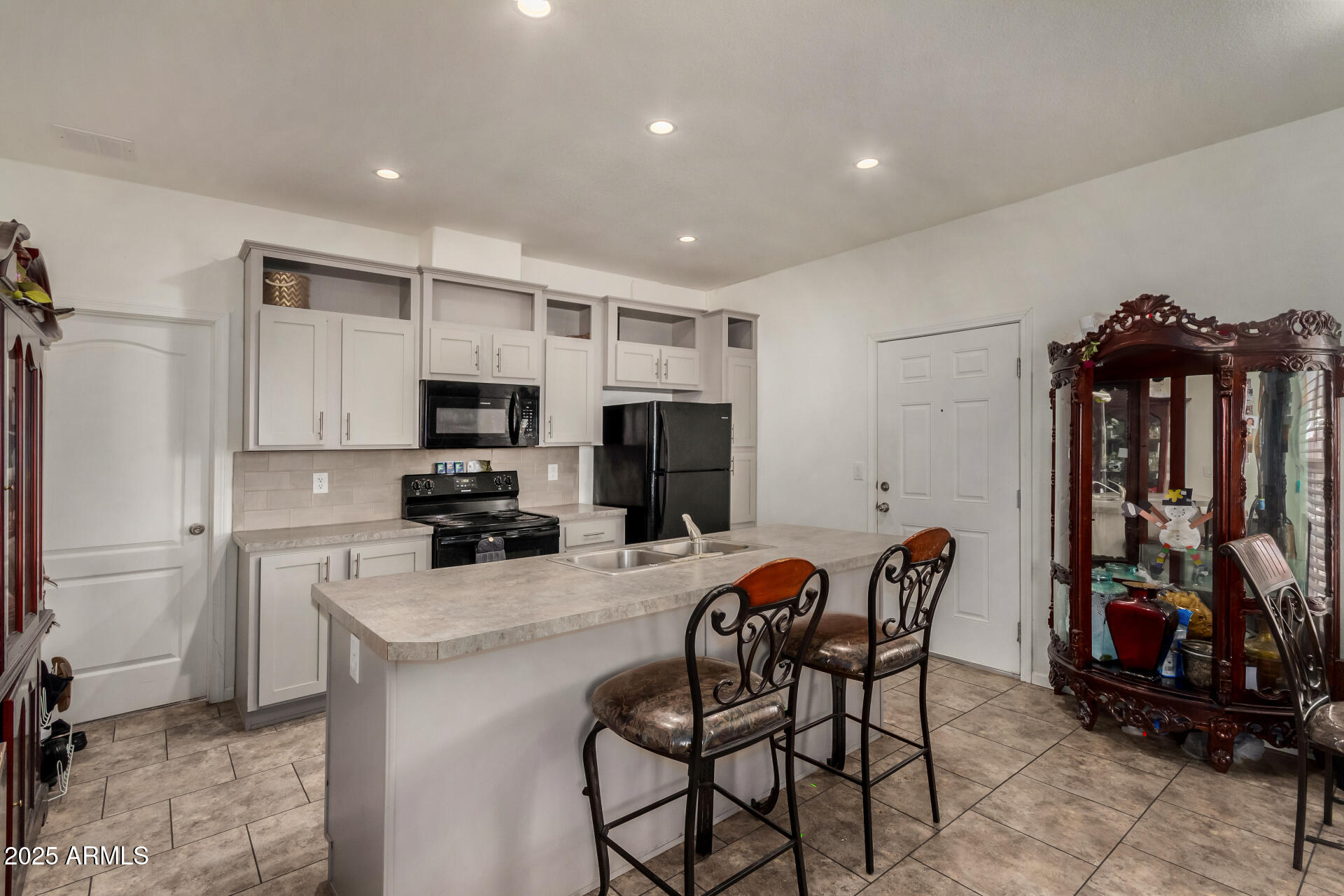 2000 S Apache Road 28