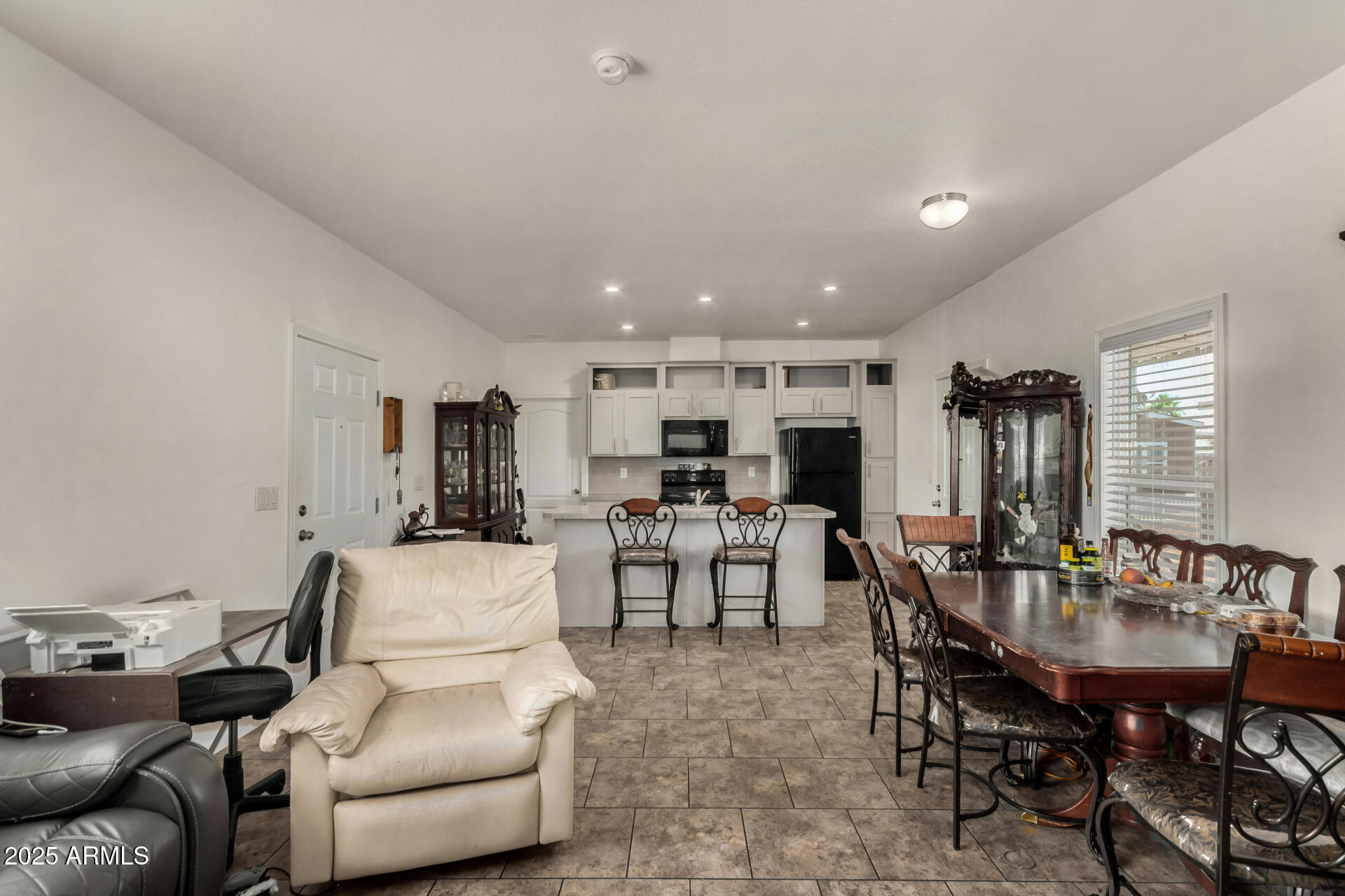 2000 S Apache Road 28