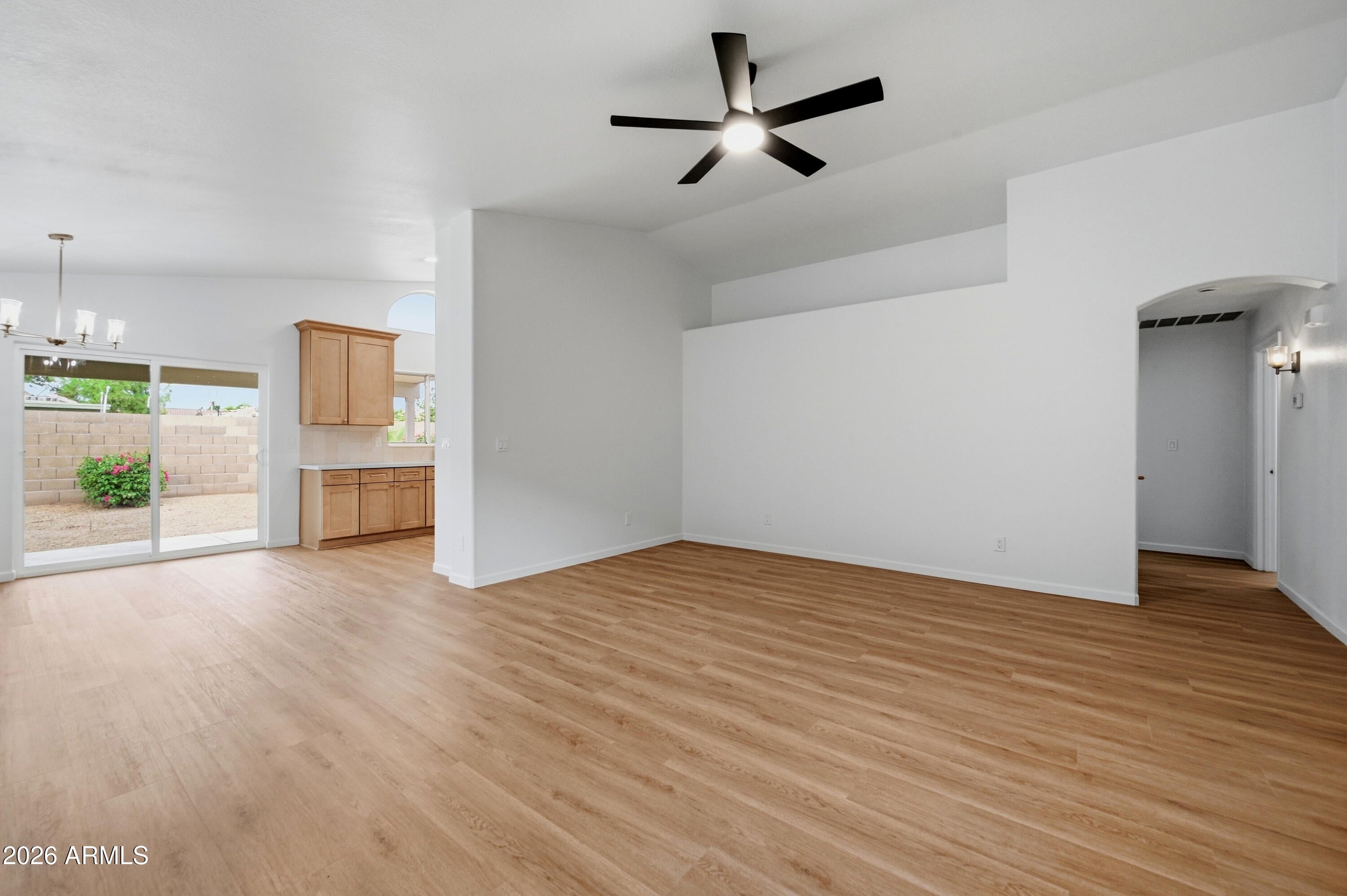 1820 E COUNTRYWALK Lane