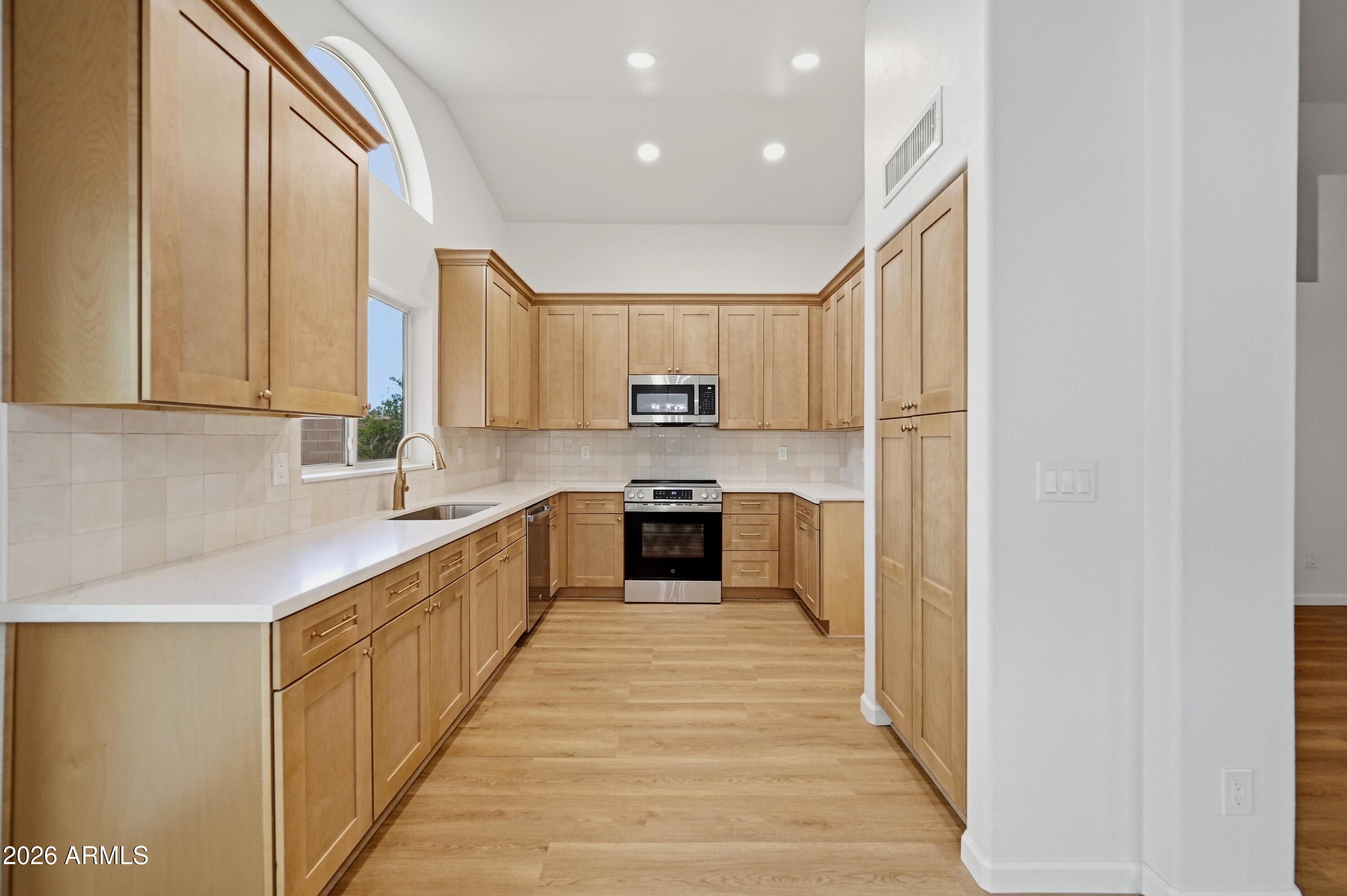 1820 E COUNTRYWALK Lane