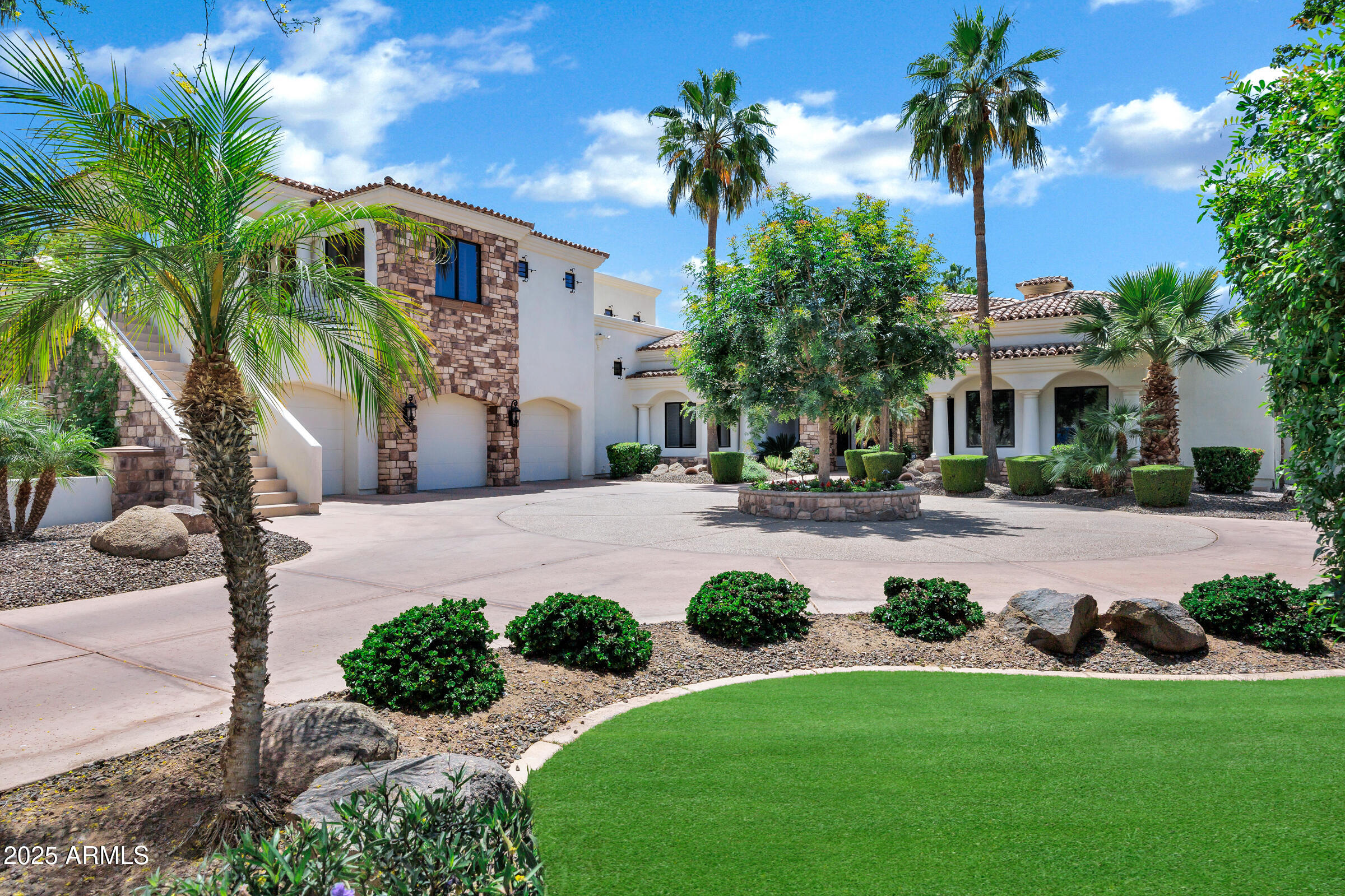 2527 E BEECHNUT Court
