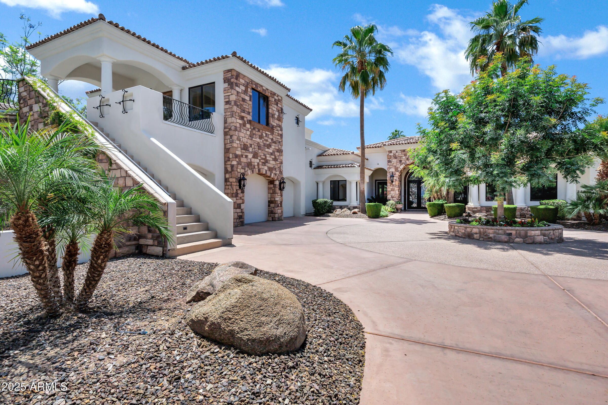 2527 E BEECHNUT Court