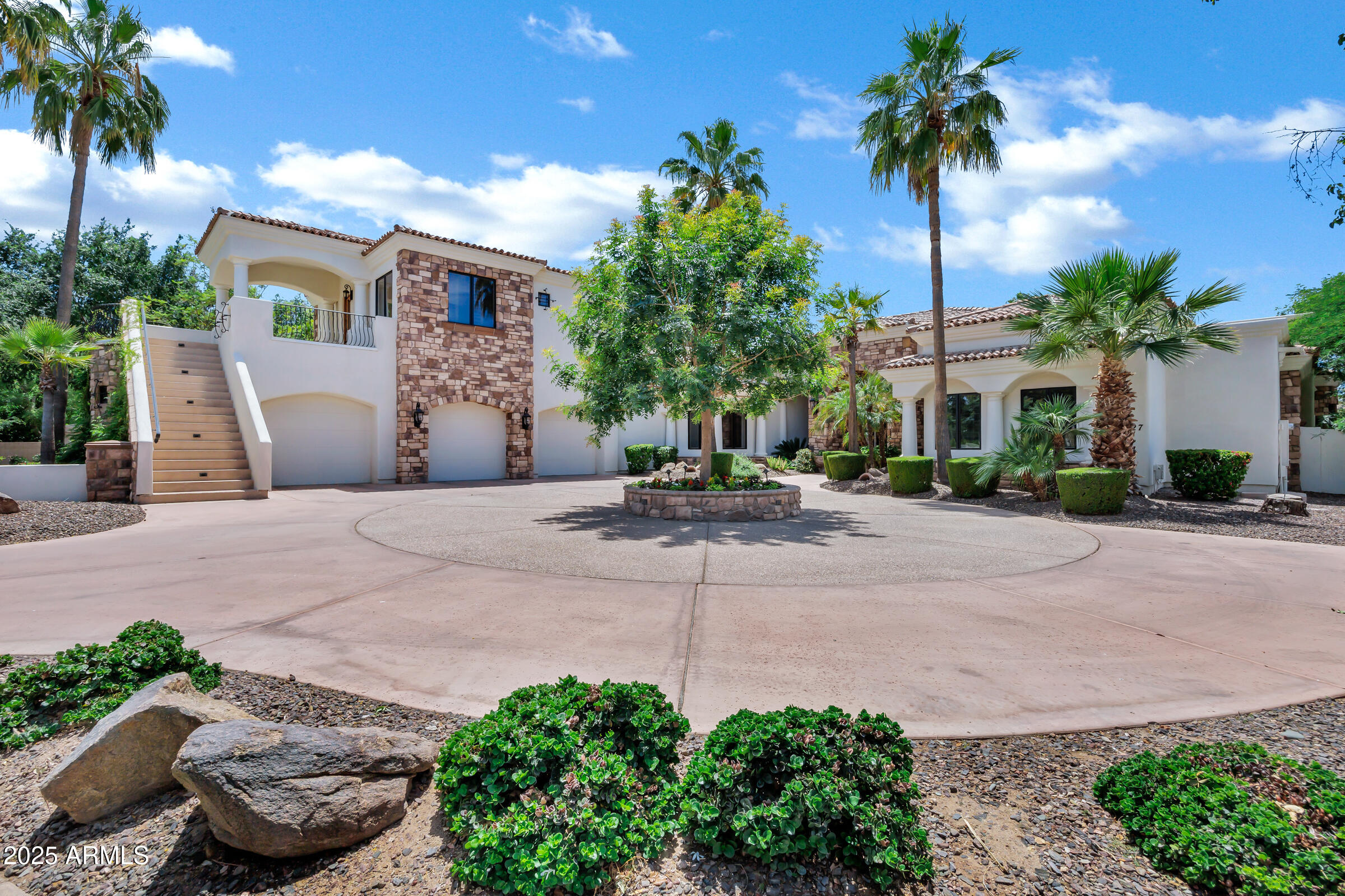 2527 E BEECHNUT Court