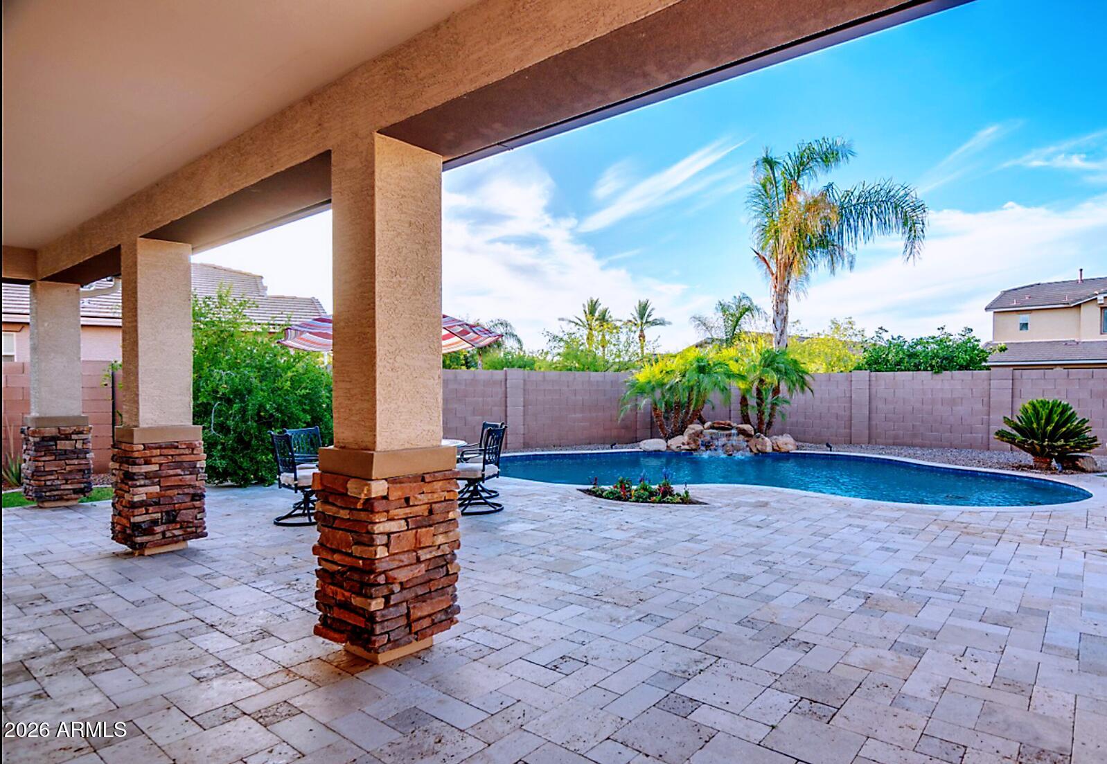 702 W SAN CARLOS Way