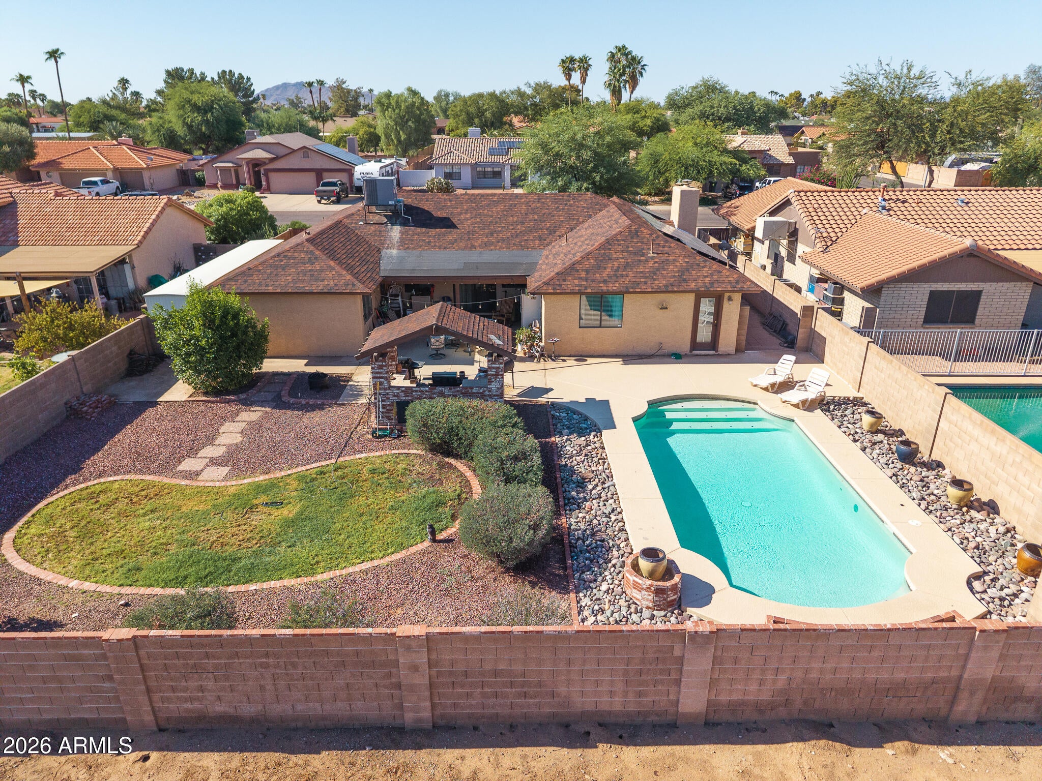 1156 E SUNSET Drive