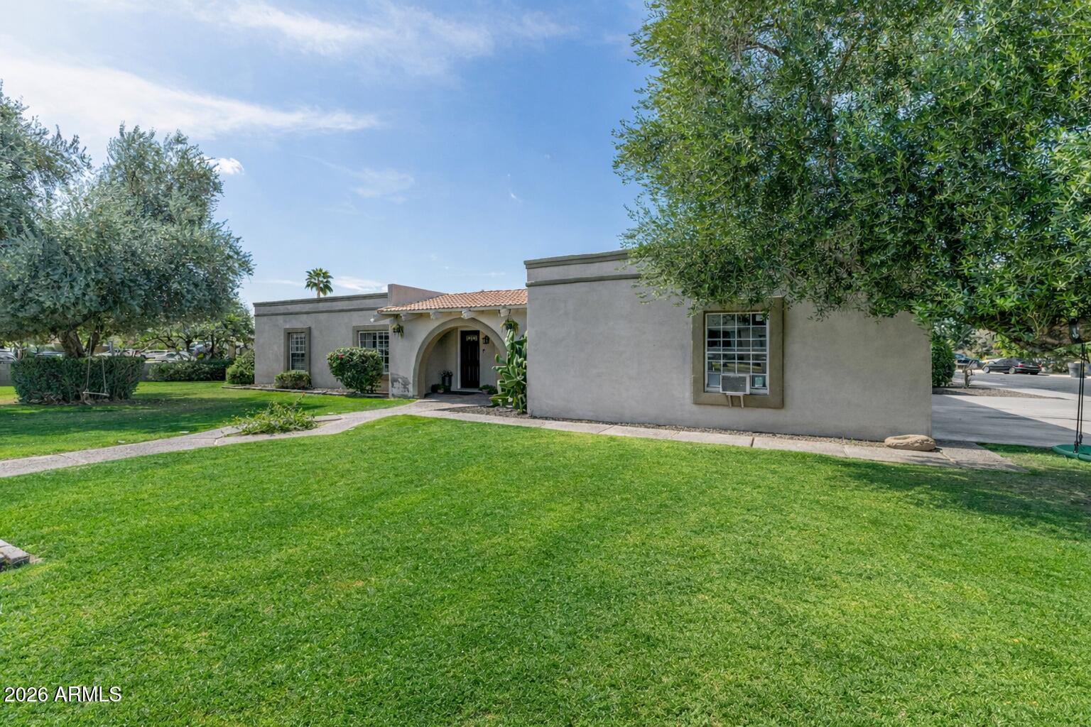 906 E JASMINE Street