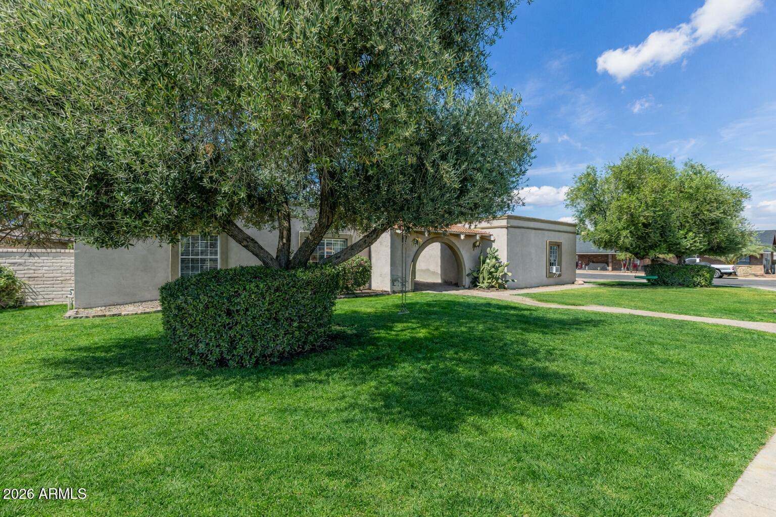 906 E JASMINE Street