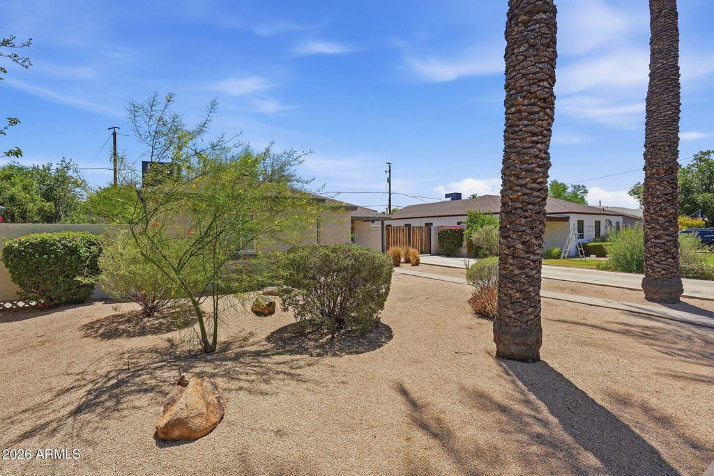 Photo of 2521 N 13th Street, Phoenix, AZ 85006 (MLS # 7031302)